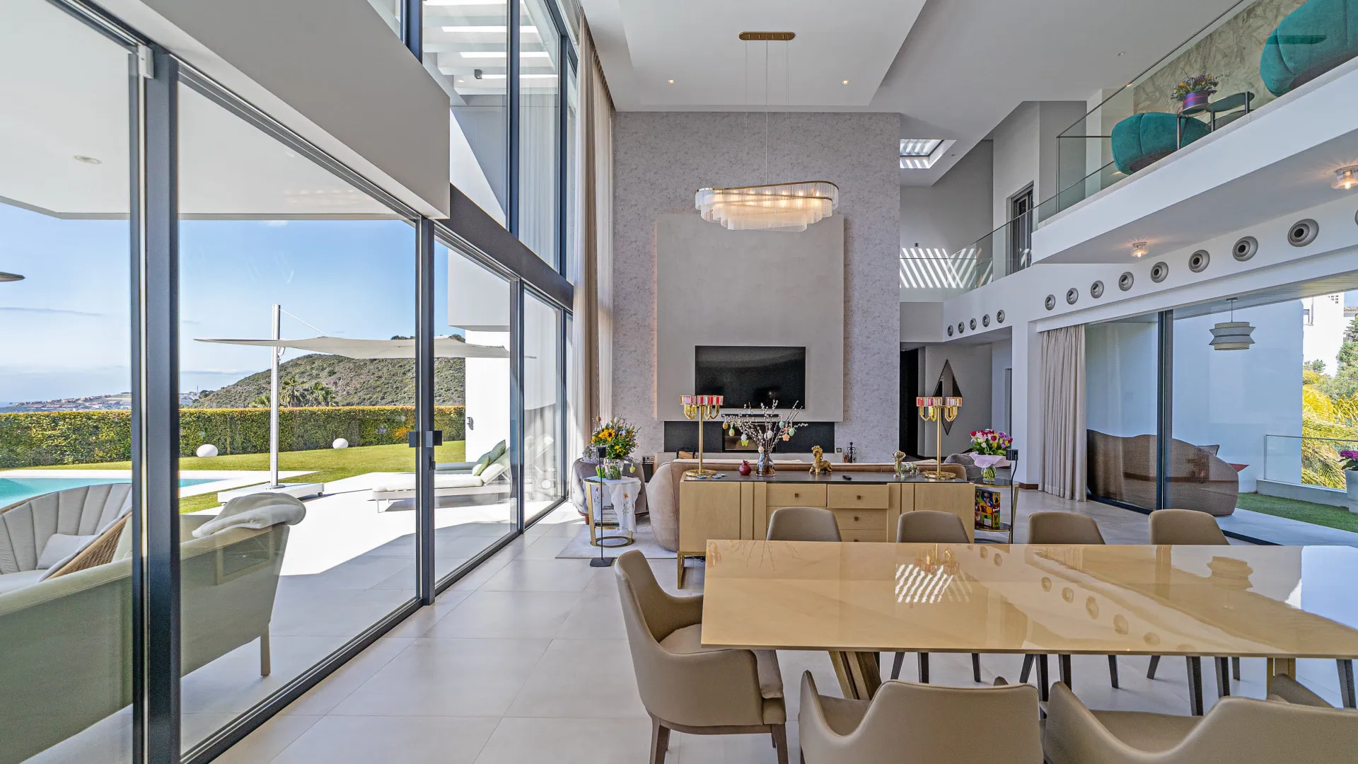 Villa for sale in Los Arqueros with 6 bedrooms