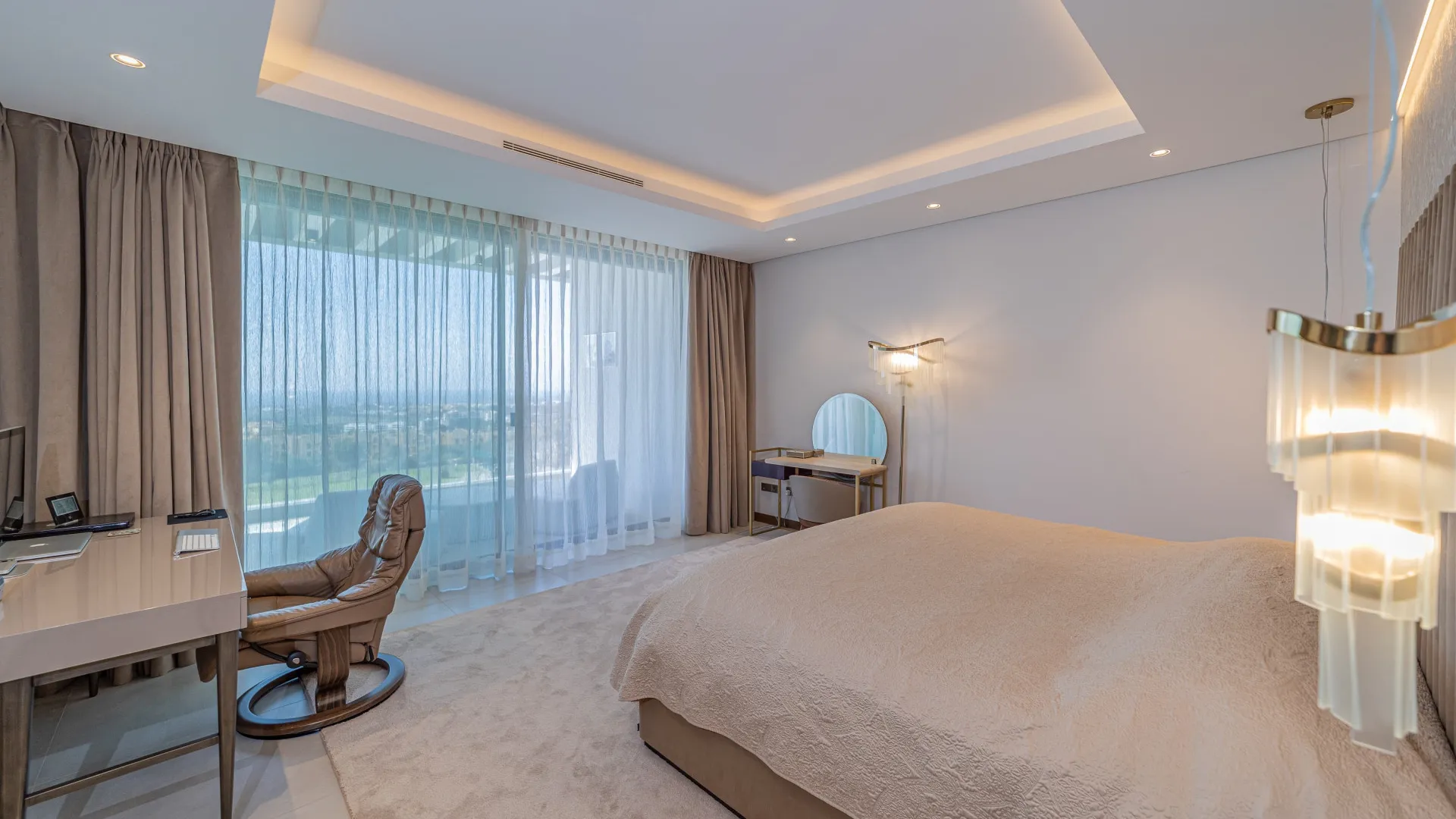 Villa for sale in Los Arqueros with 6 bedrooms