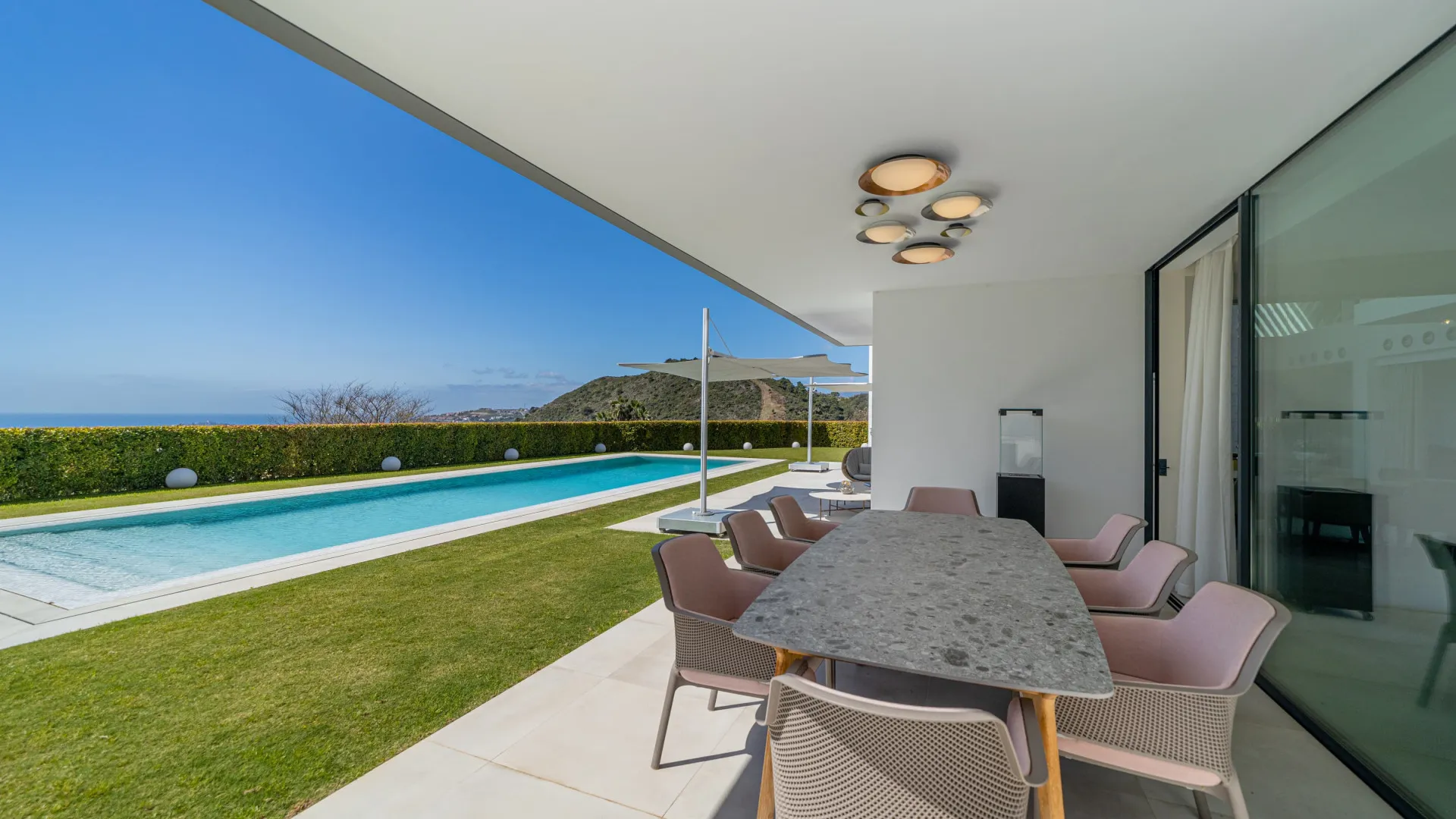 Villa for sale in Los Arqueros with 6 bedrooms