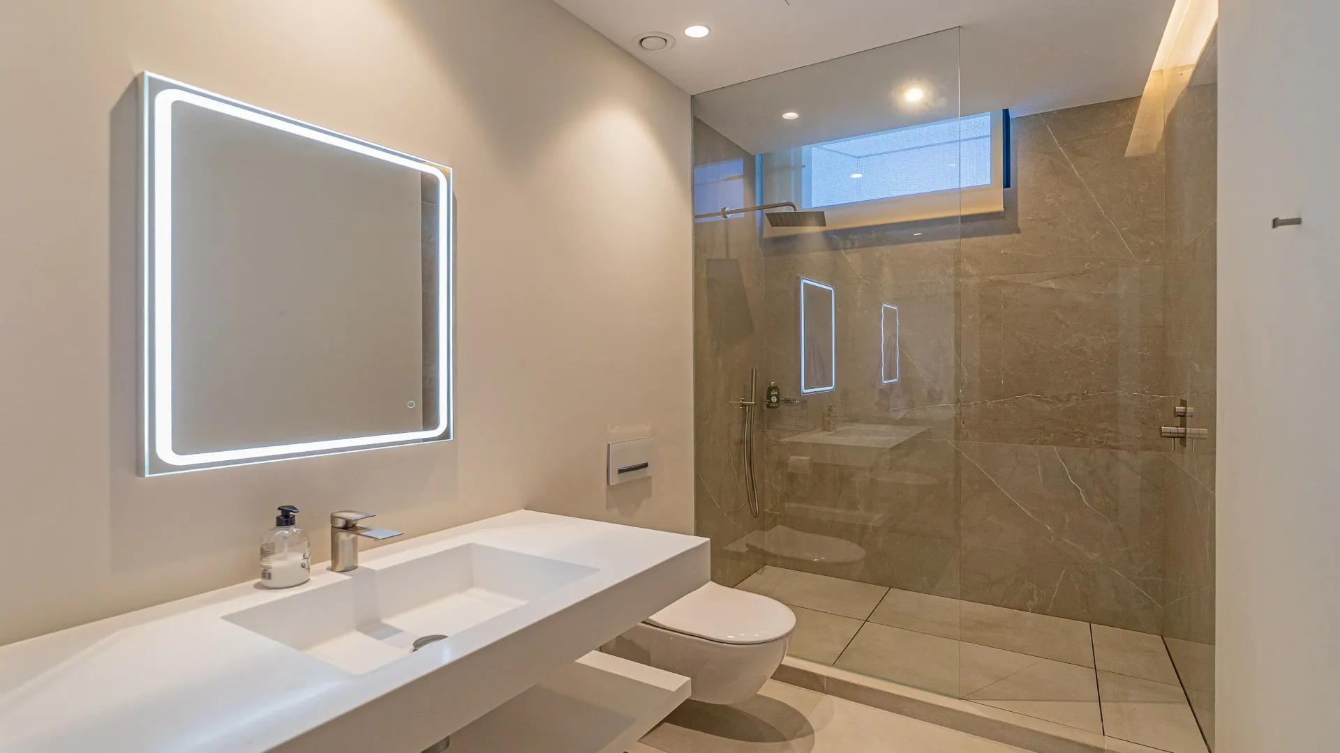 Villa for sale in Los Arqueros with 6 bedrooms