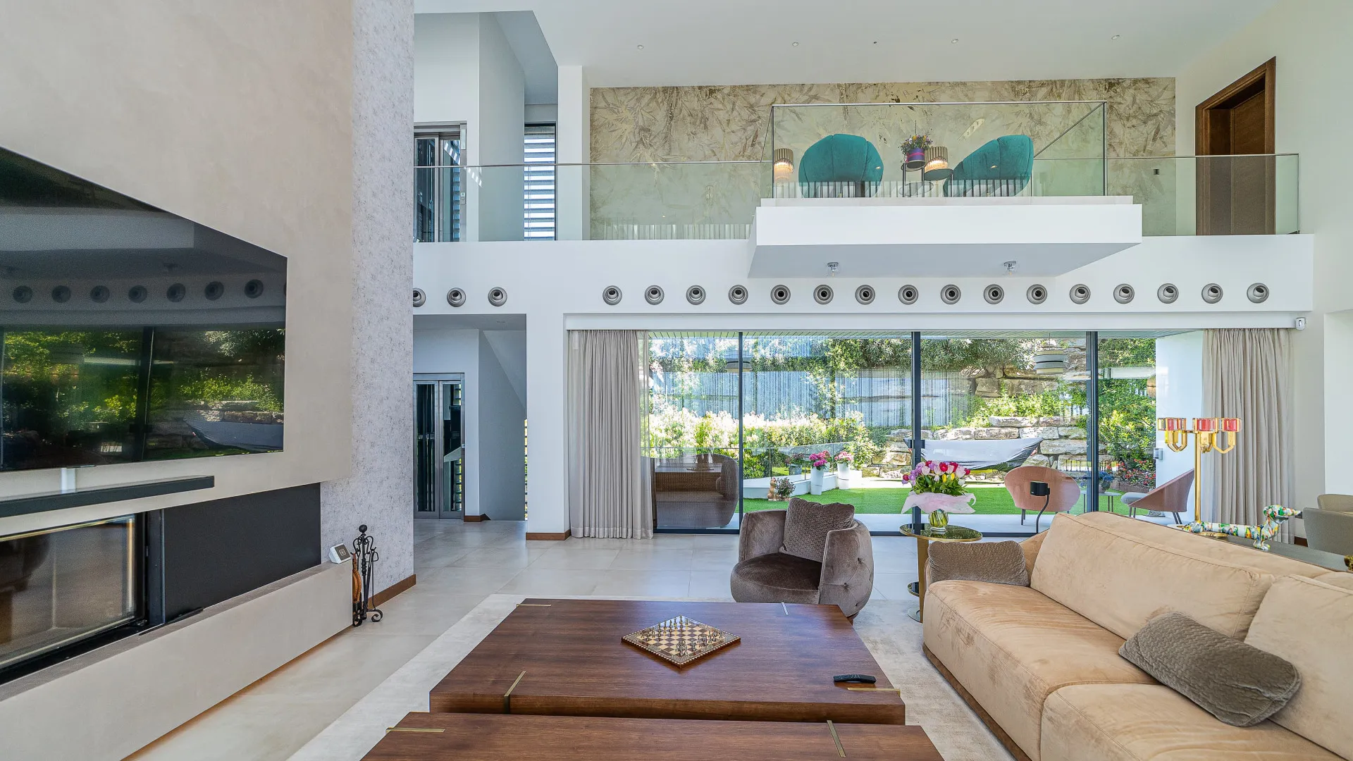 Villa for sale in Los Arqueros with 6 bedrooms