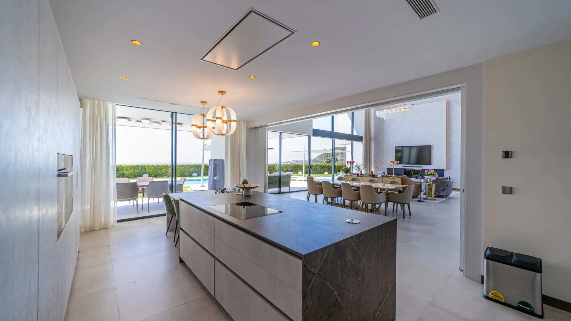 Villa for sale in Los Arqueros with 6 bedrooms