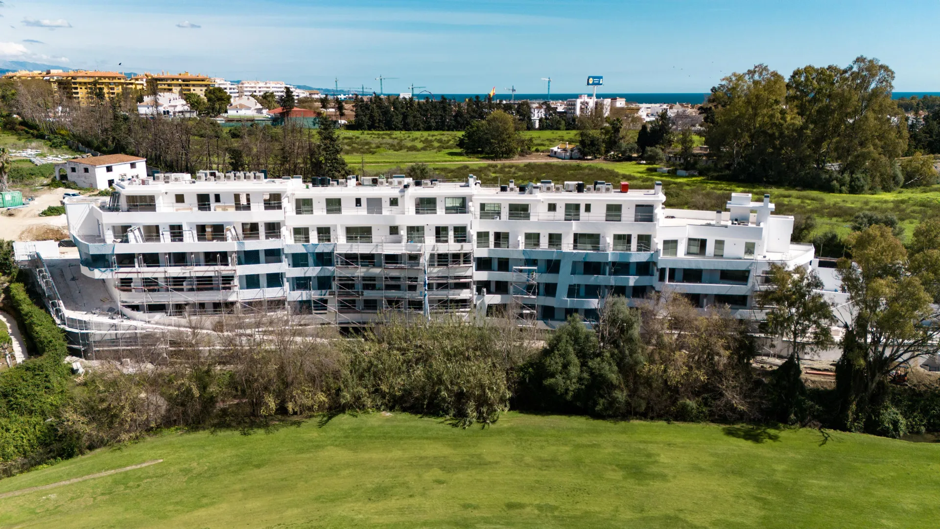 Guadalmina Alta, duplex planta baja a la venta con 3 dormitorios