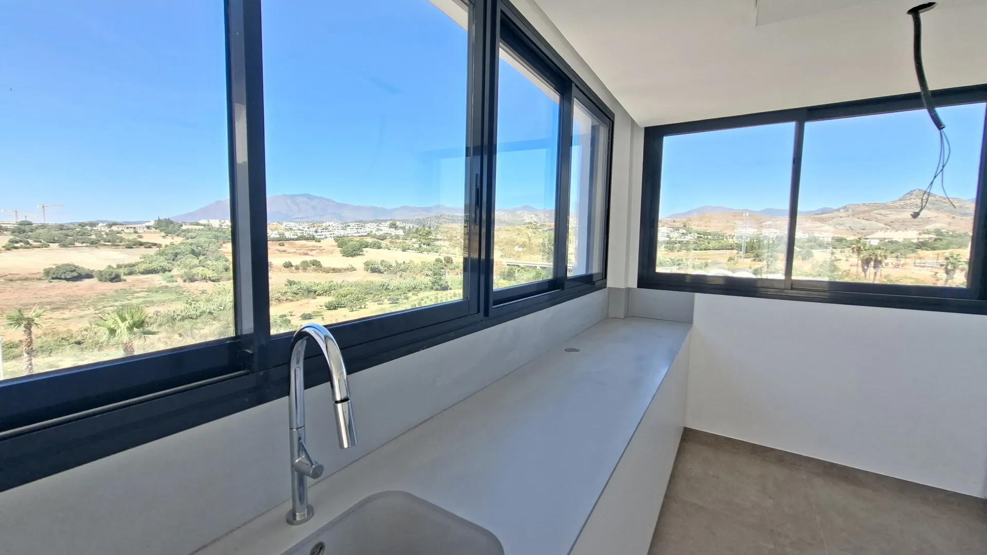 3 bedrooms Estepona East penthouse for sale