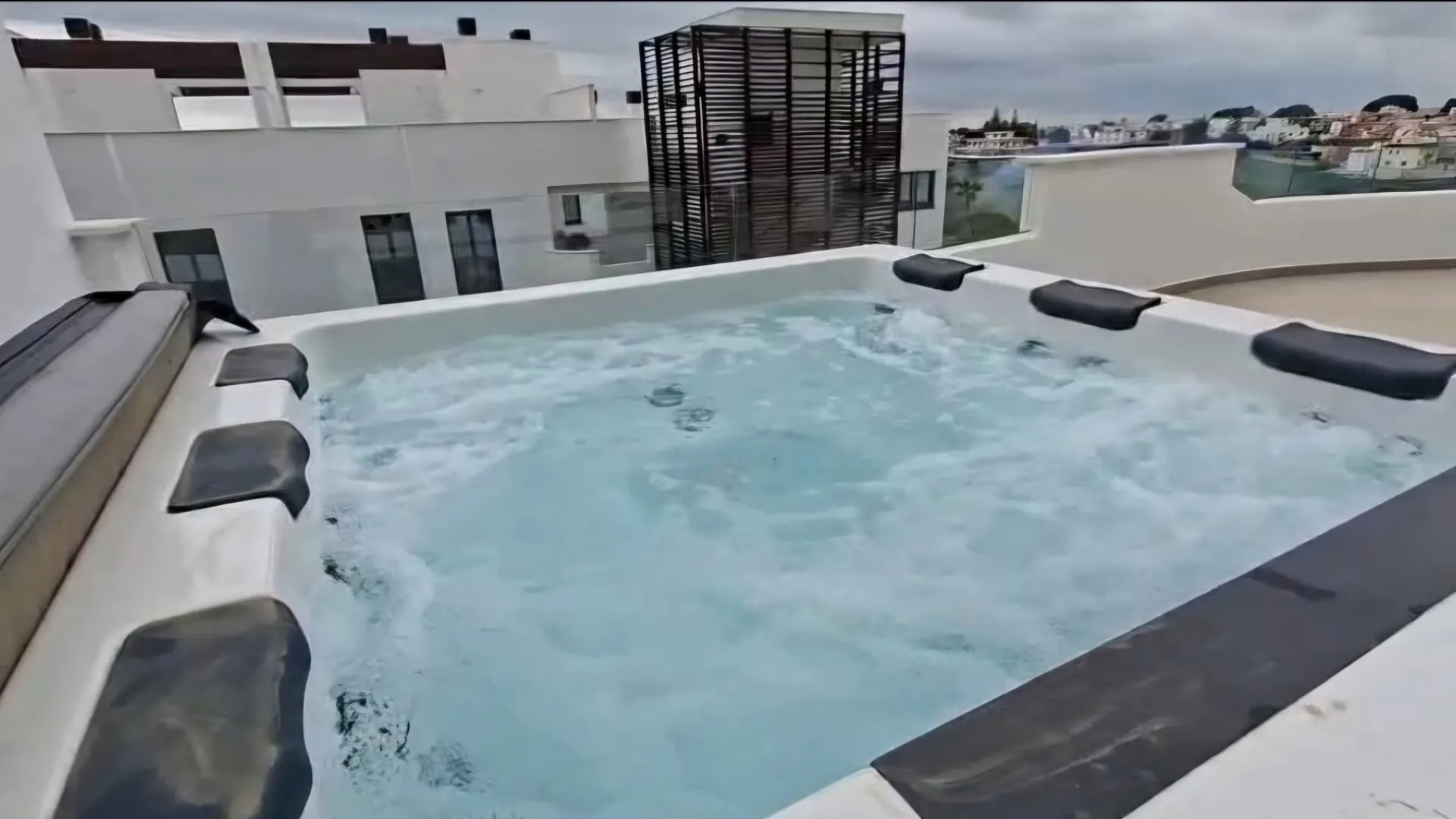 3 bedrooms Estepona East penthouse for sale