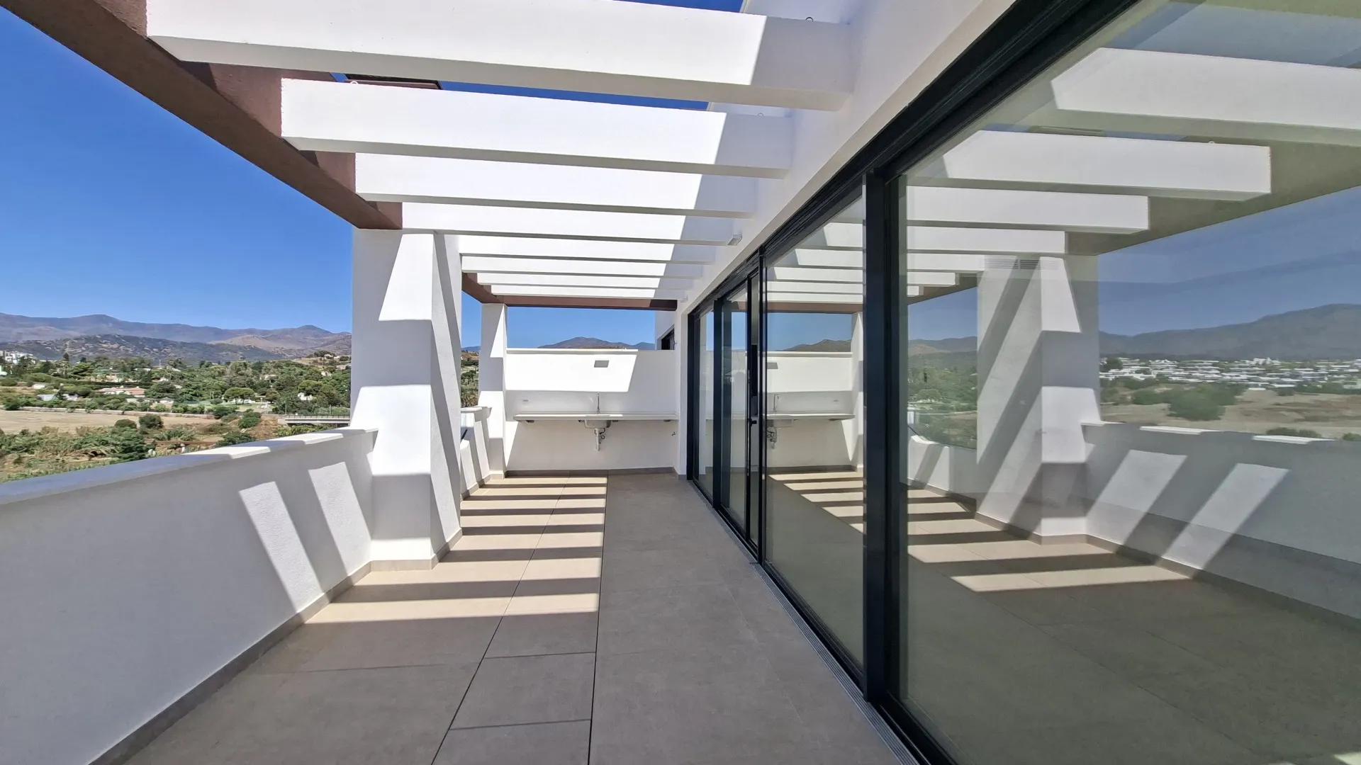 3 bedrooms Estepona East penthouse for sale