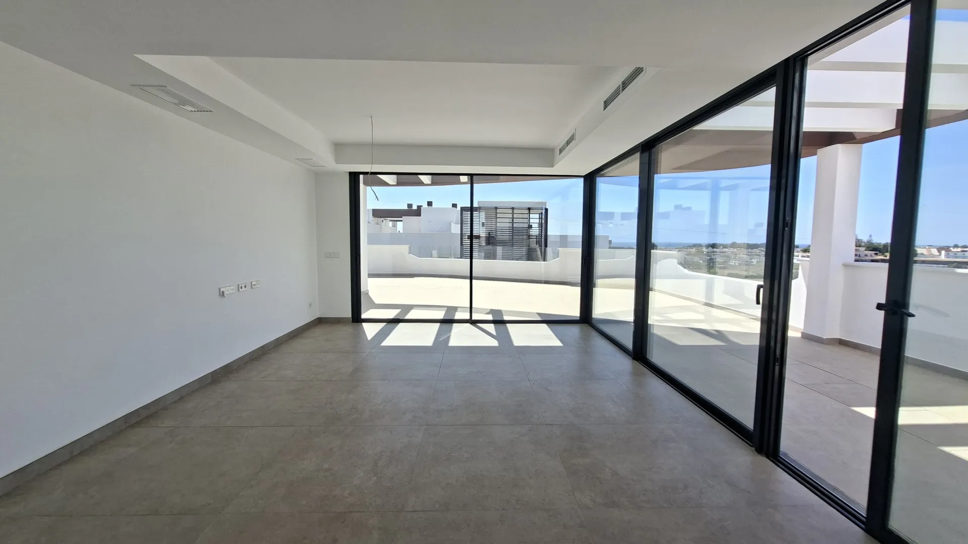 3 bedrooms Estepona East penthouse for sale