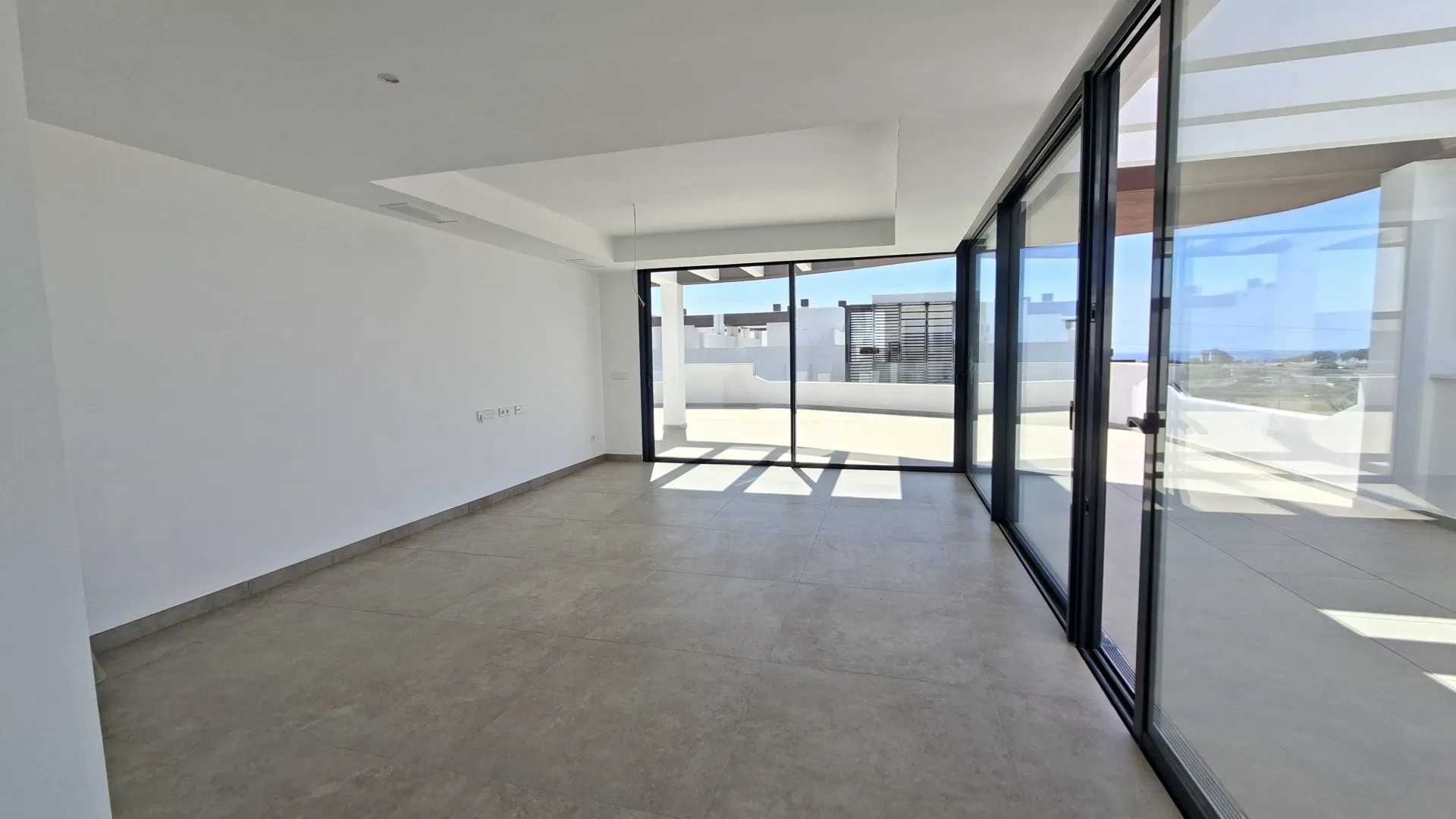 3 bedrooms Estepona East penthouse for sale