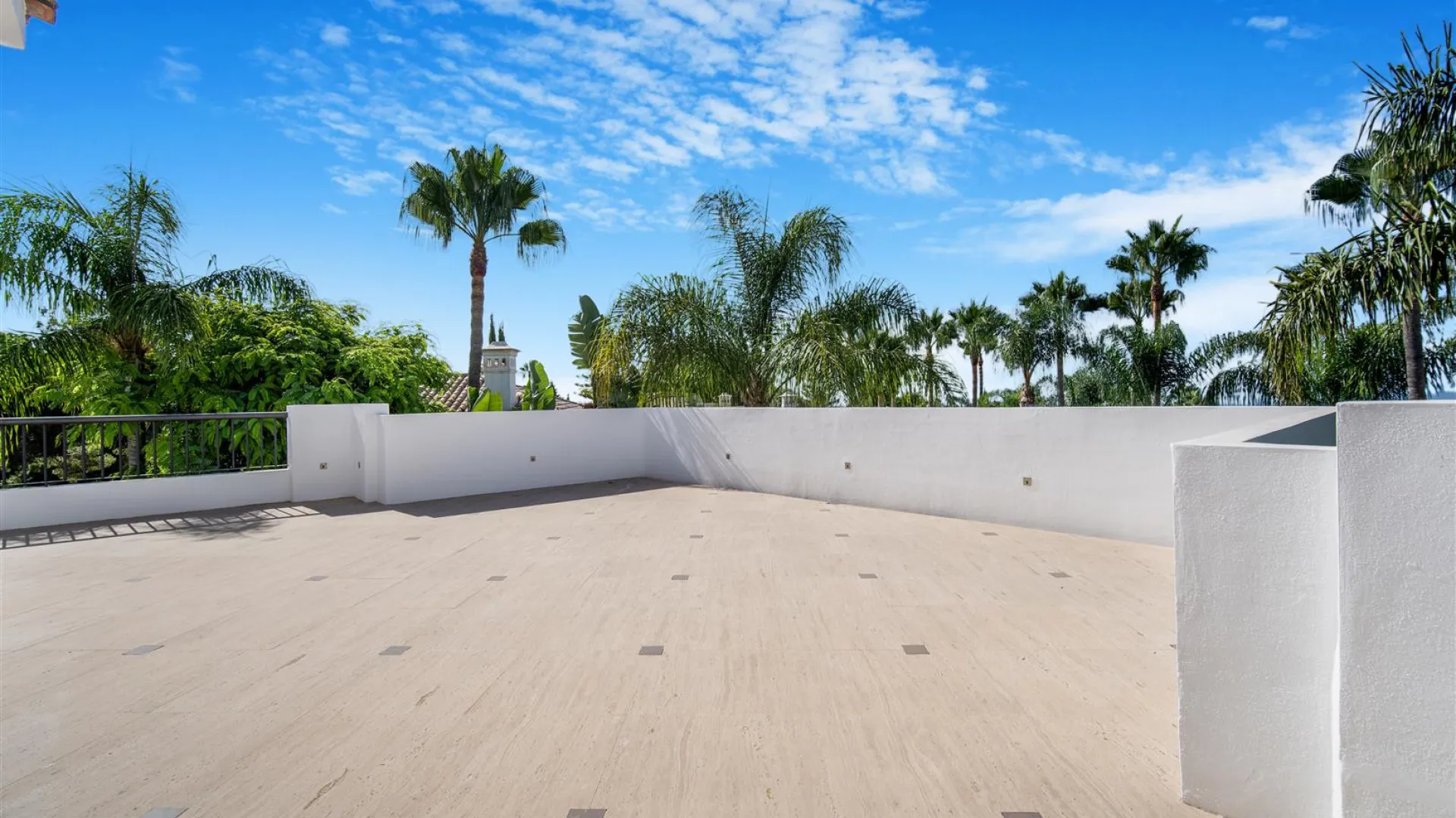 Villa en venta con 5 dormitorios en Lomas de Magna Marbella