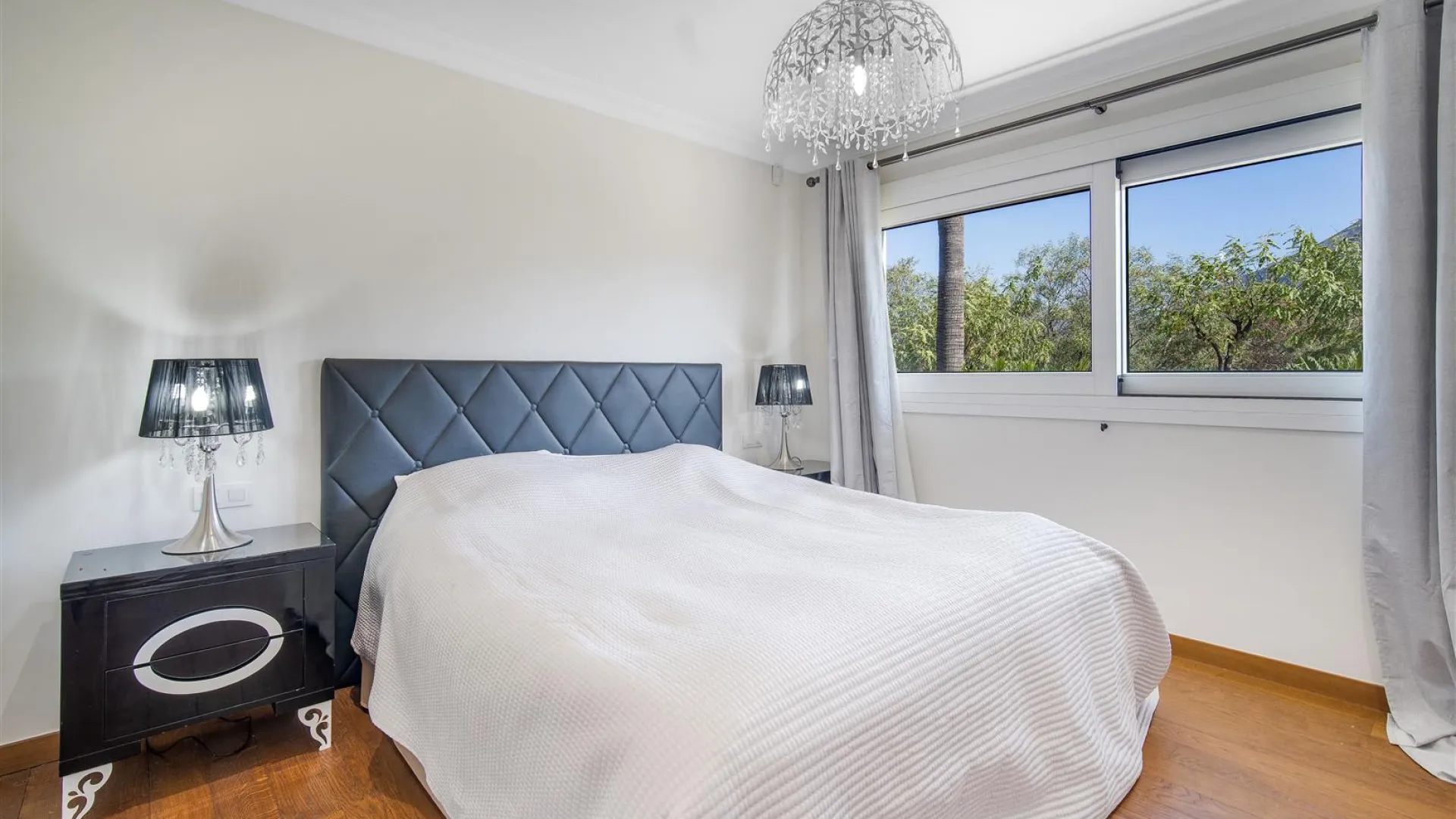 Villa en venta con 5 dormitorios en Lomas de Magna Marbella