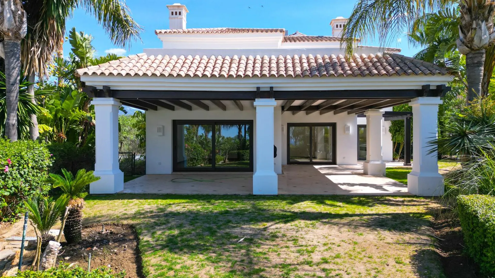 Villa en venta con 5 dormitorios en Lomas de Magna Marbella