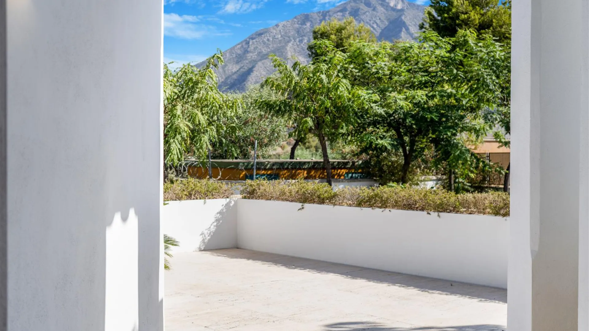 Villa en venta con 5 dormitorios en Lomas de Magna Marbella