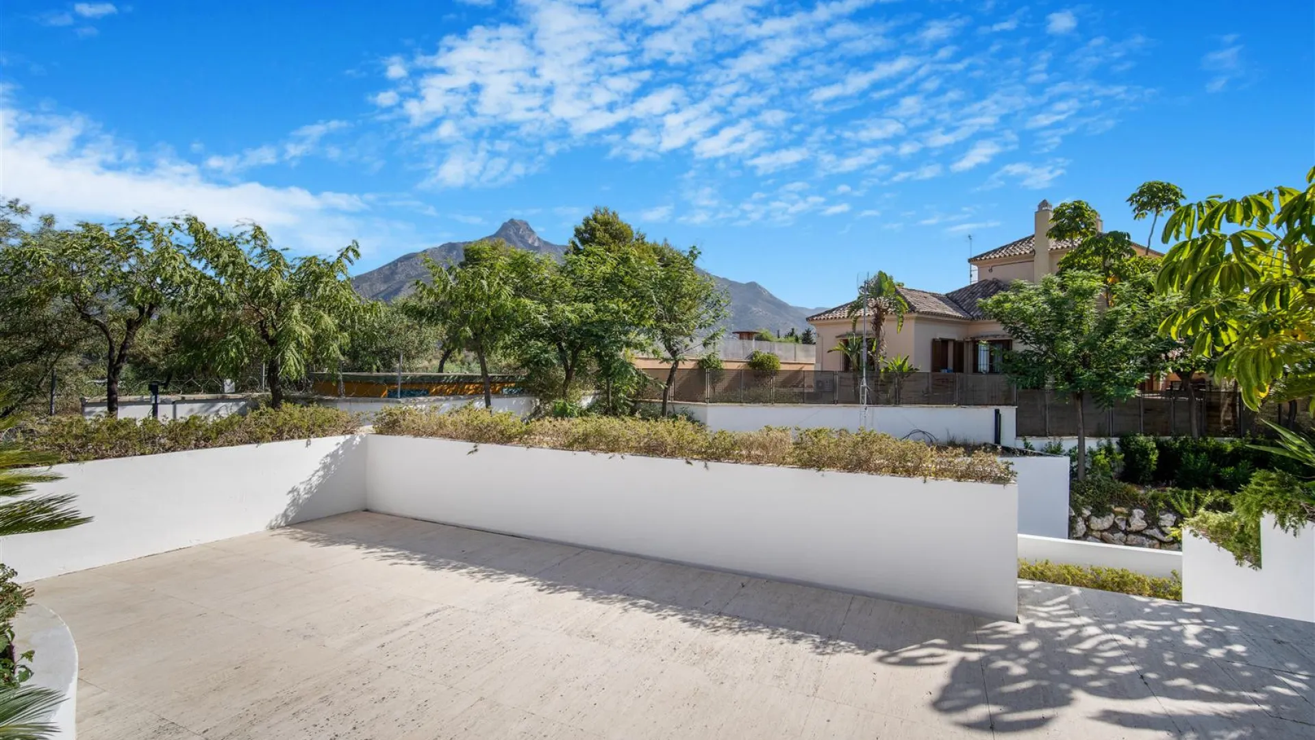 Villa en venta con 5 dormitorios en Lomas de Magna Marbella