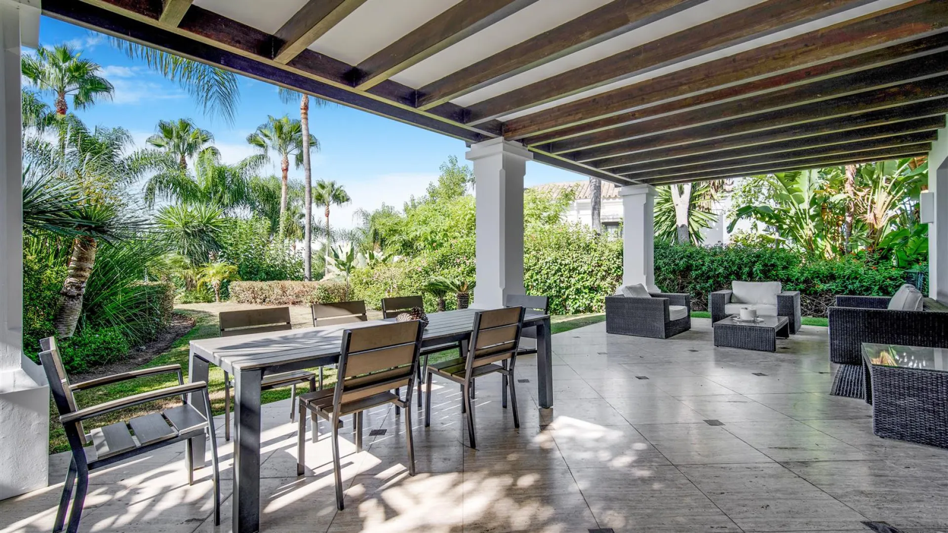 Villa en venta con 5 dormitorios en Lomas de Magna Marbella