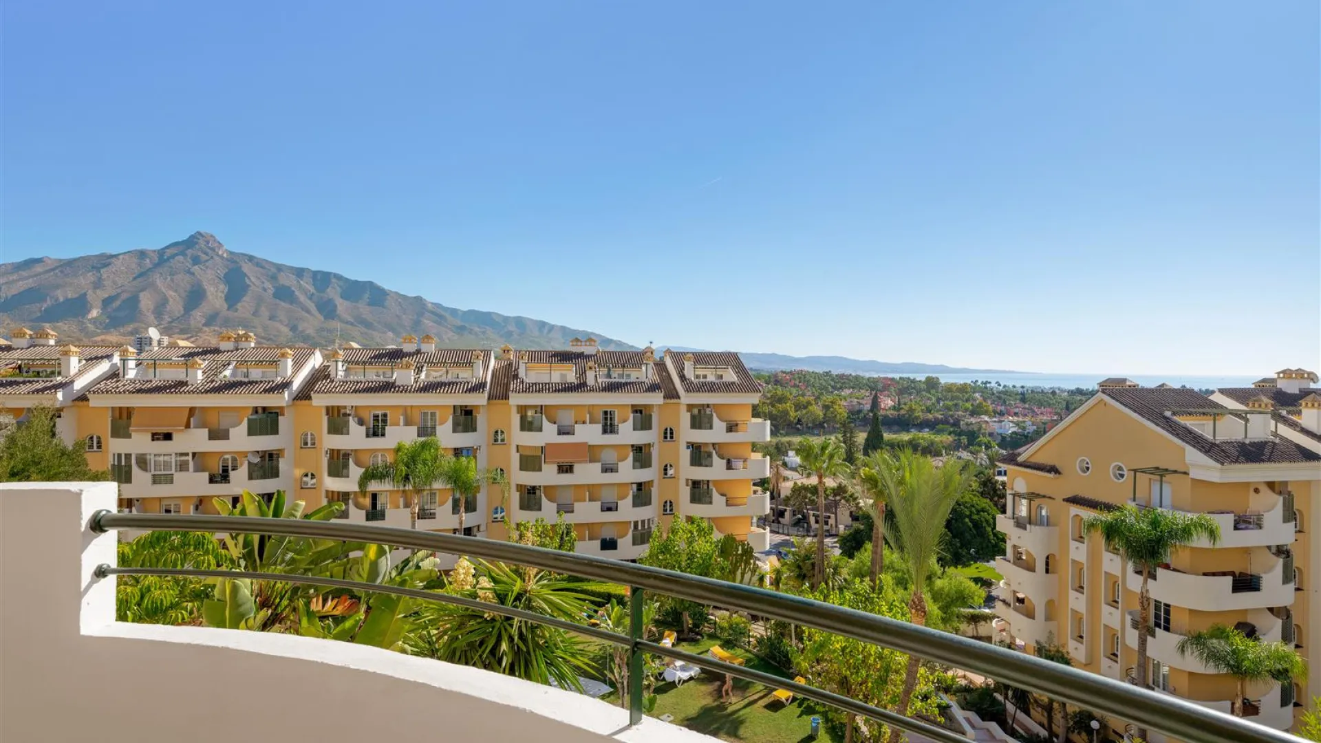 Señorio de Aloha, duplex a la venta