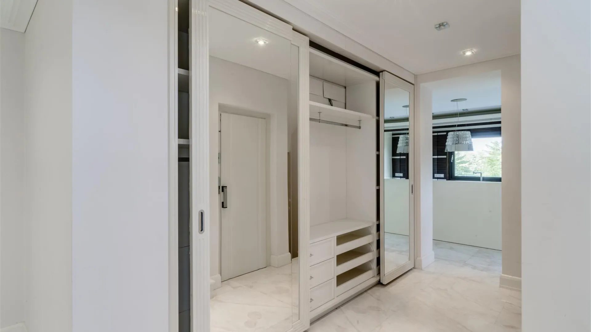 Villa a la venta en Lomas de Magna Marbella de 6 dormitorios