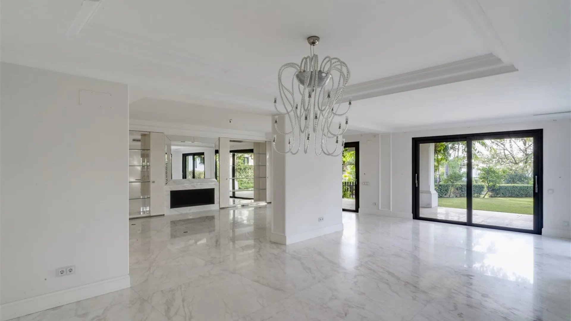 Villa a la venta en Lomas de Magna Marbella de 6 dormitorios