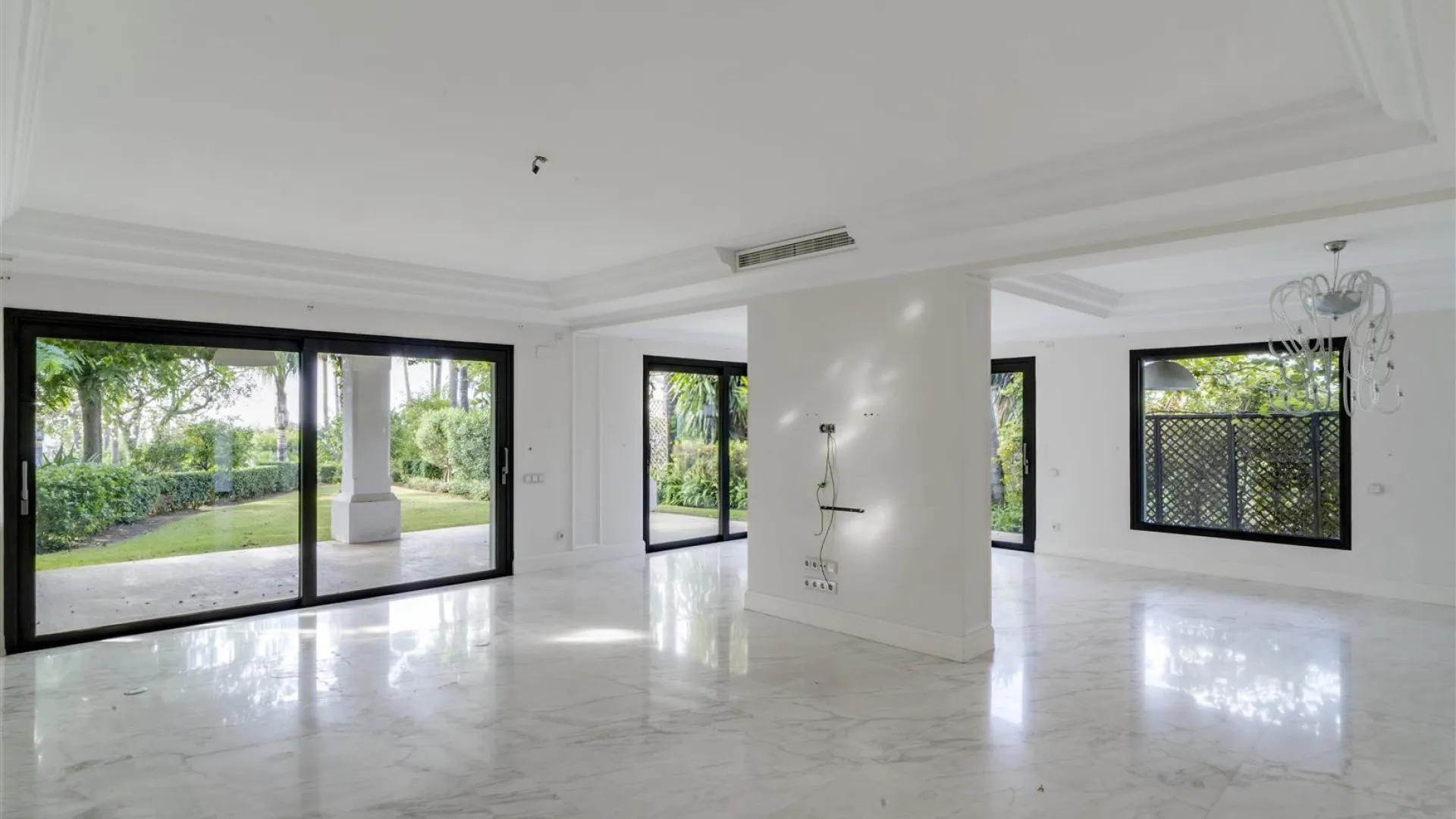 Villa a la venta en Lomas de Magna Marbella de 6 dormitorios