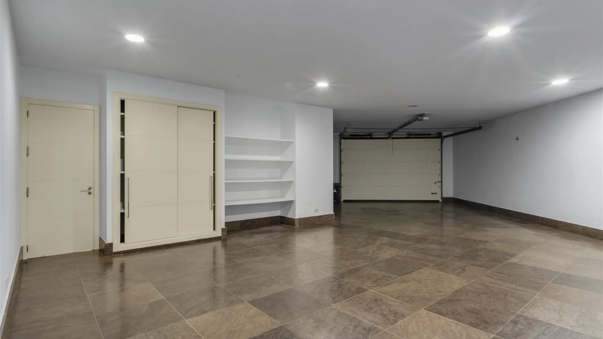 Villa a la venta en Lomas de Magna Marbella de 6 dormitorios