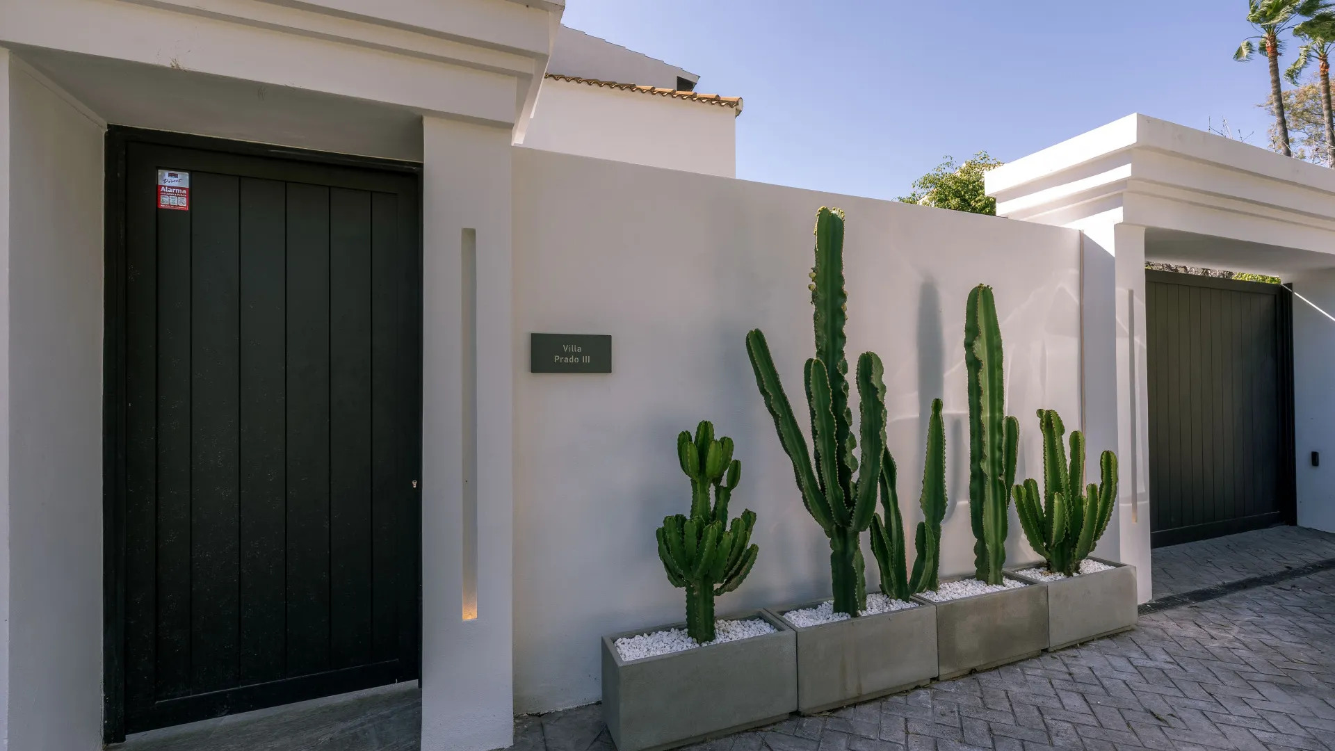 For sale villa in Nueva Andalucia