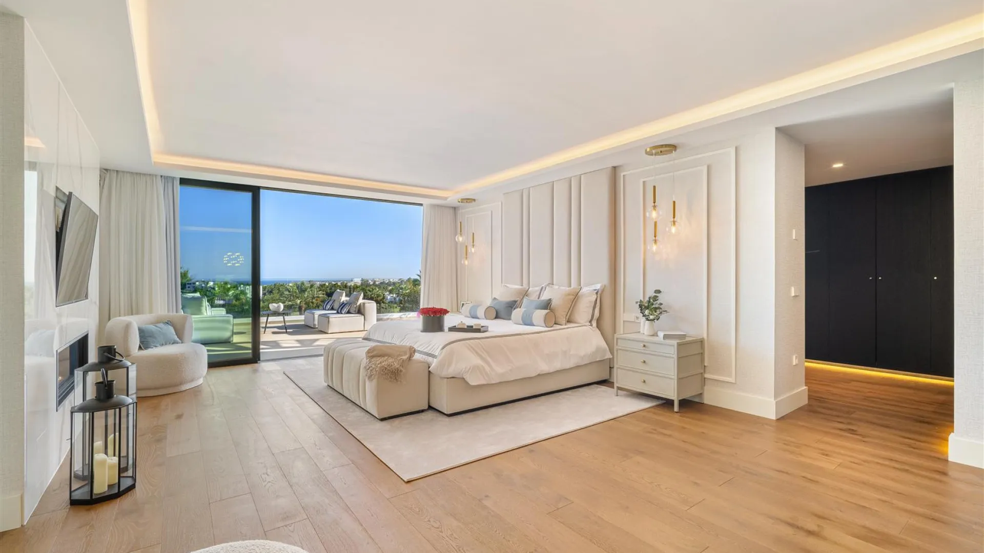 For sale Los Naranjos villa with 6 bedrooms