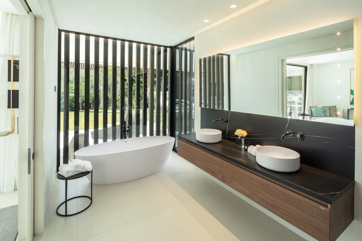 5 bedrooms villa for sale in Las Brisas