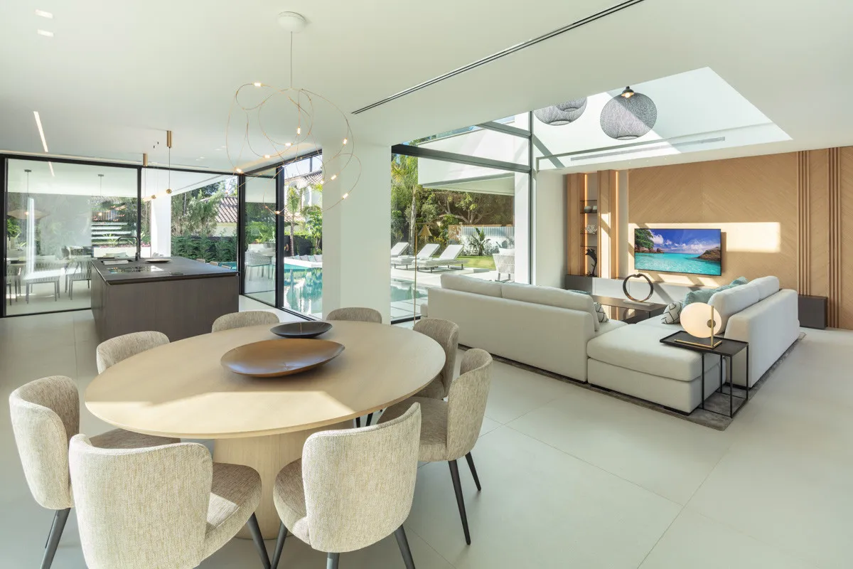 5 bedrooms villa for sale in Las Brisas