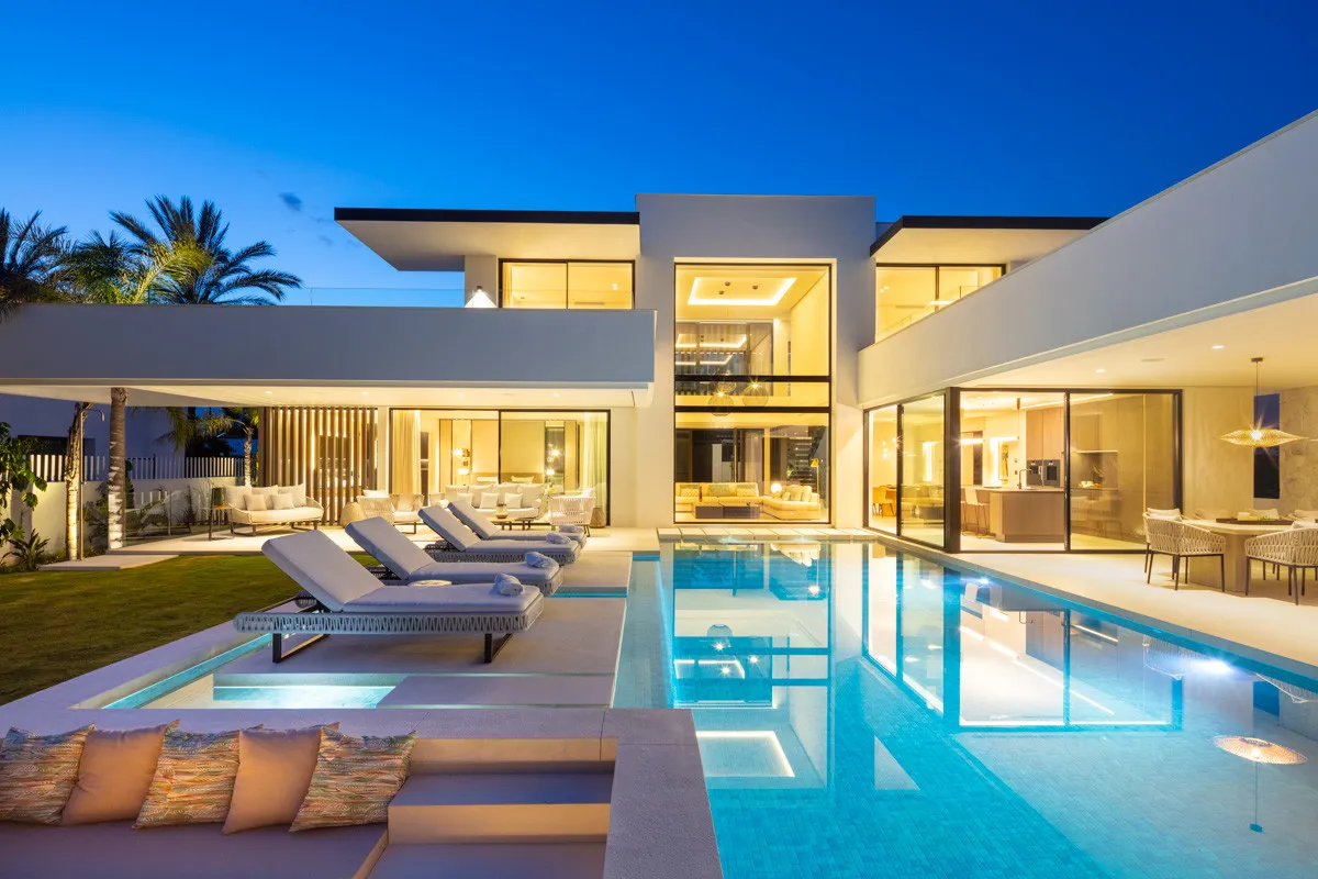 5 bedrooms villa for sale in Las Brisas