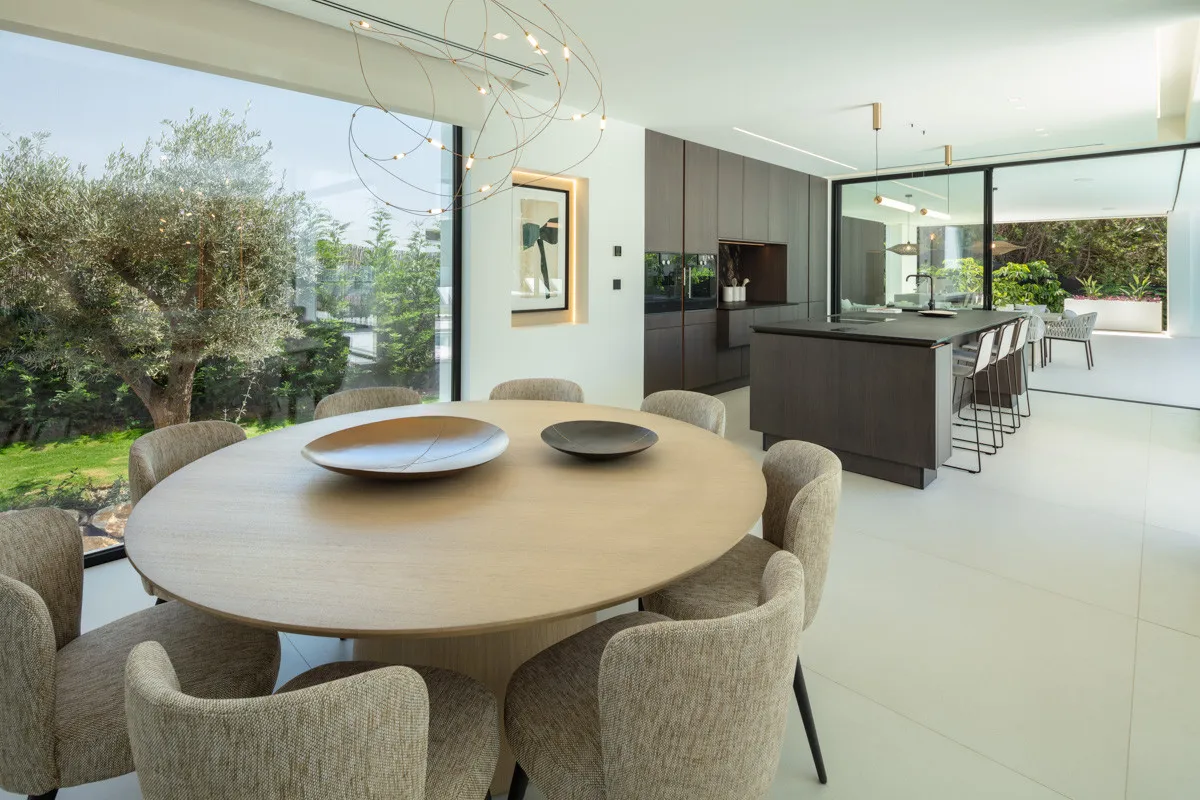 5 bedrooms villa for sale in Las Brisas