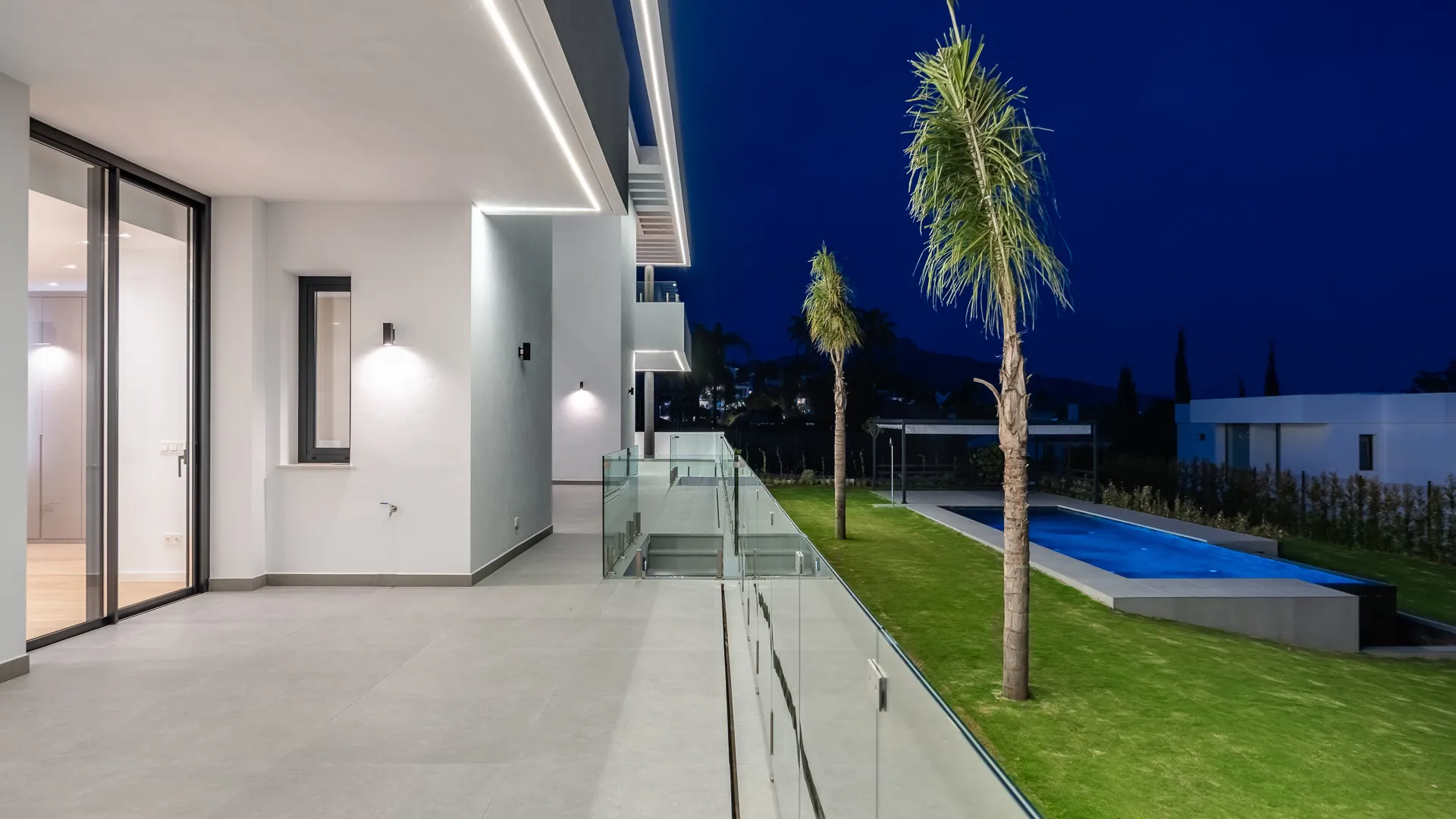 Buy villa with 6 bedrooms in Paraiso Alto