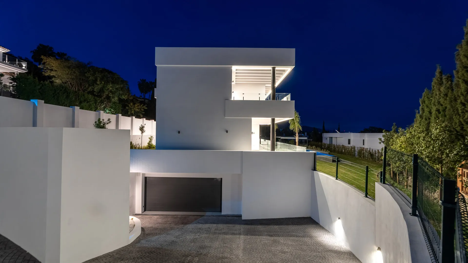 Buy villa with 6 bedrooms in Paraiso Alto