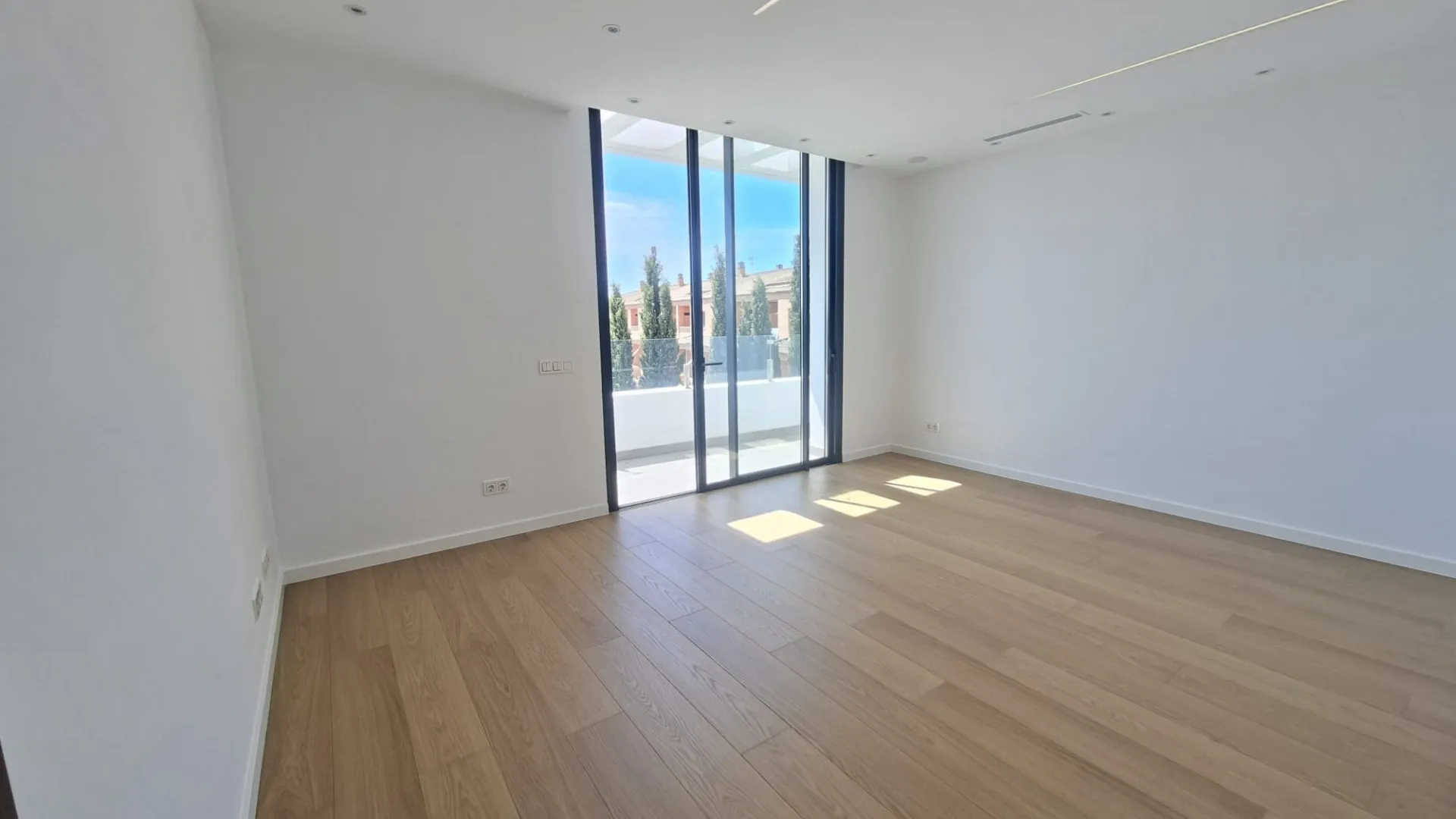 Buy villa with 6 bedrooms in Paraiso Alto