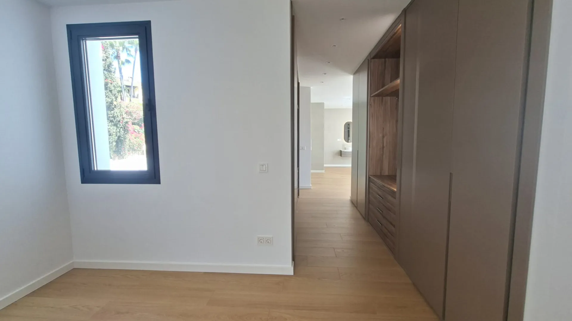 Buy villa with 6 bedrooms in Paraiso Alto