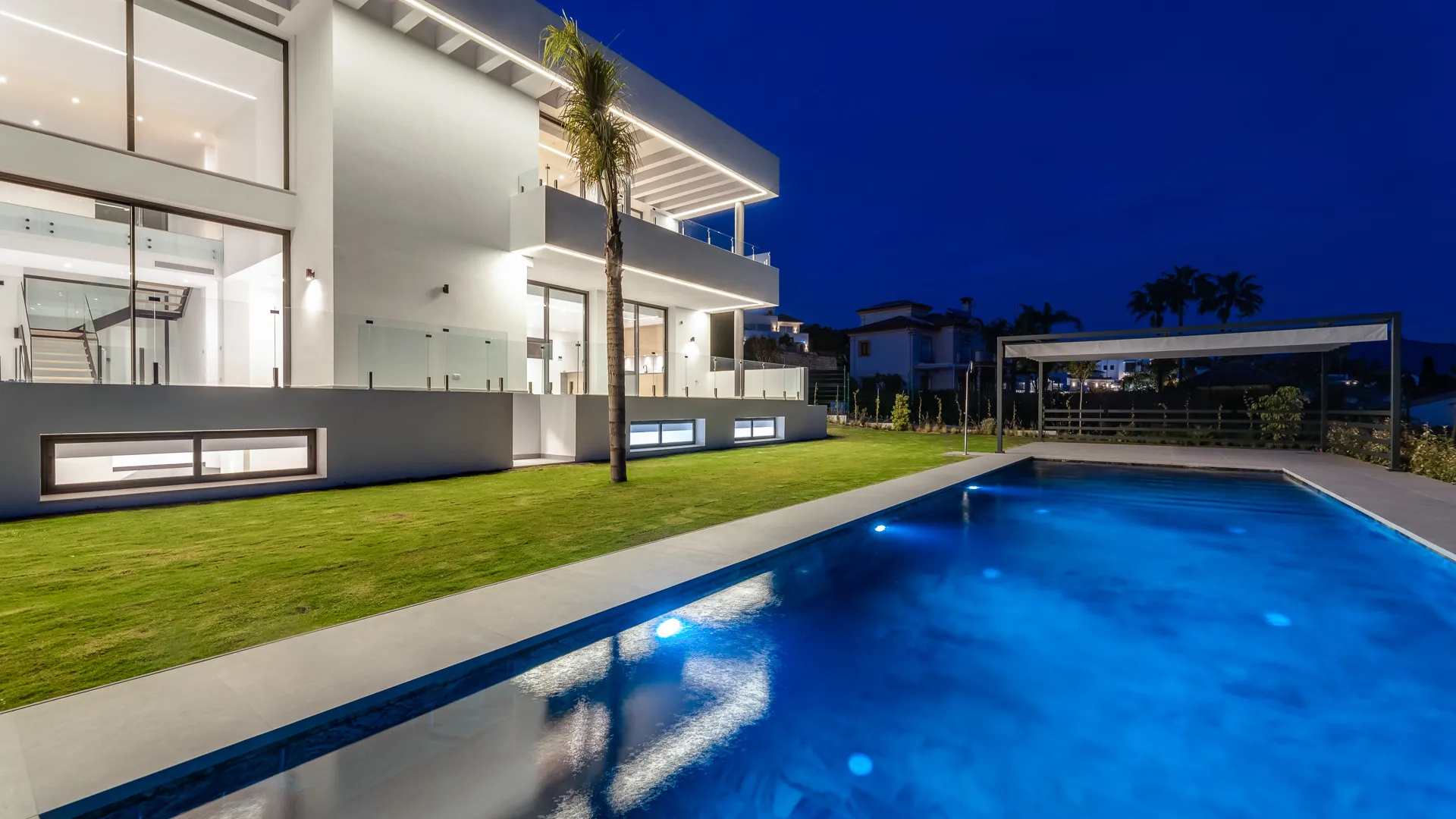 Buy villa with 6 bedrooms in Paraiso Alto