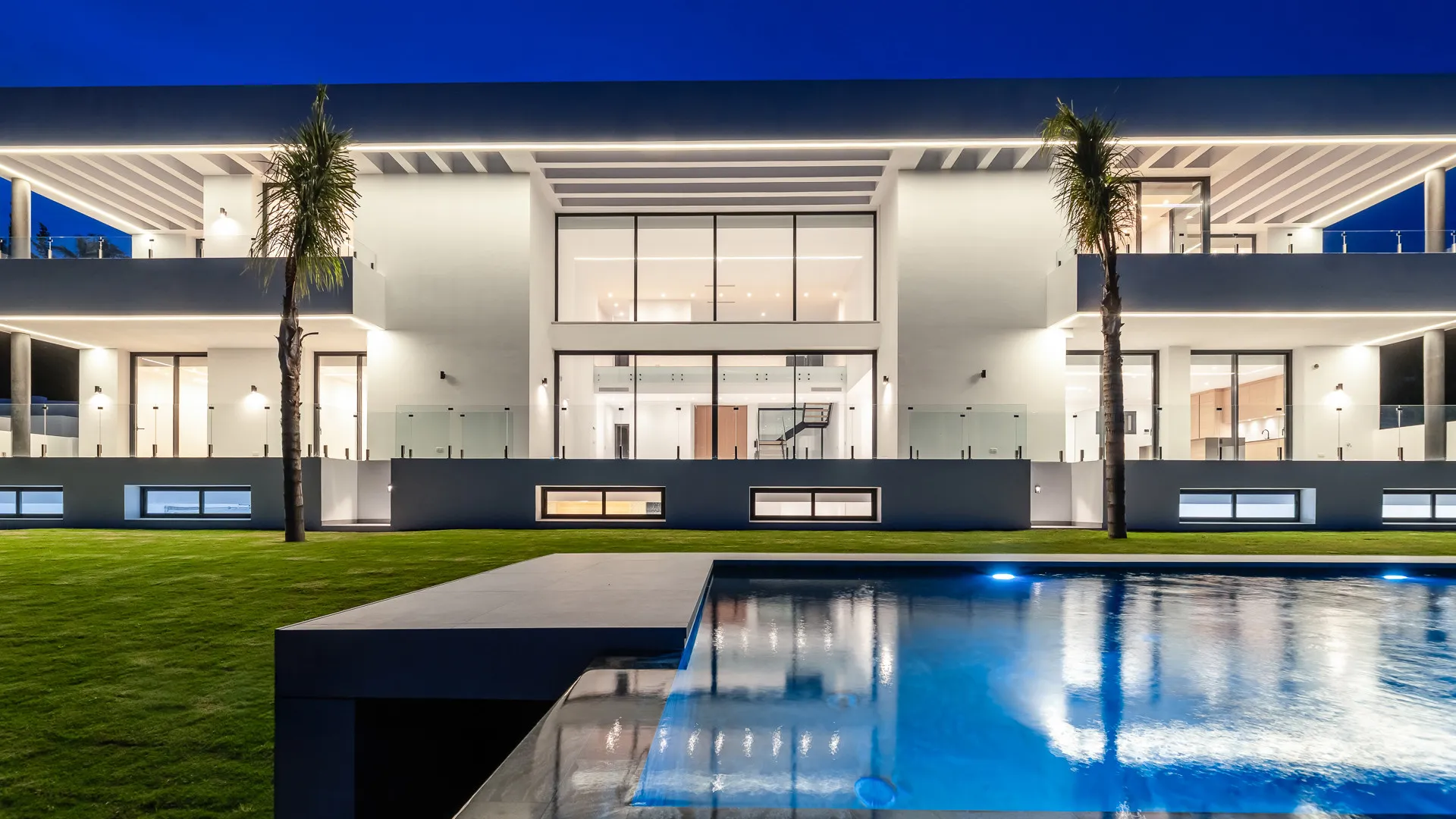 Buy villa with 6 bedrooms in Paraiso Alto
