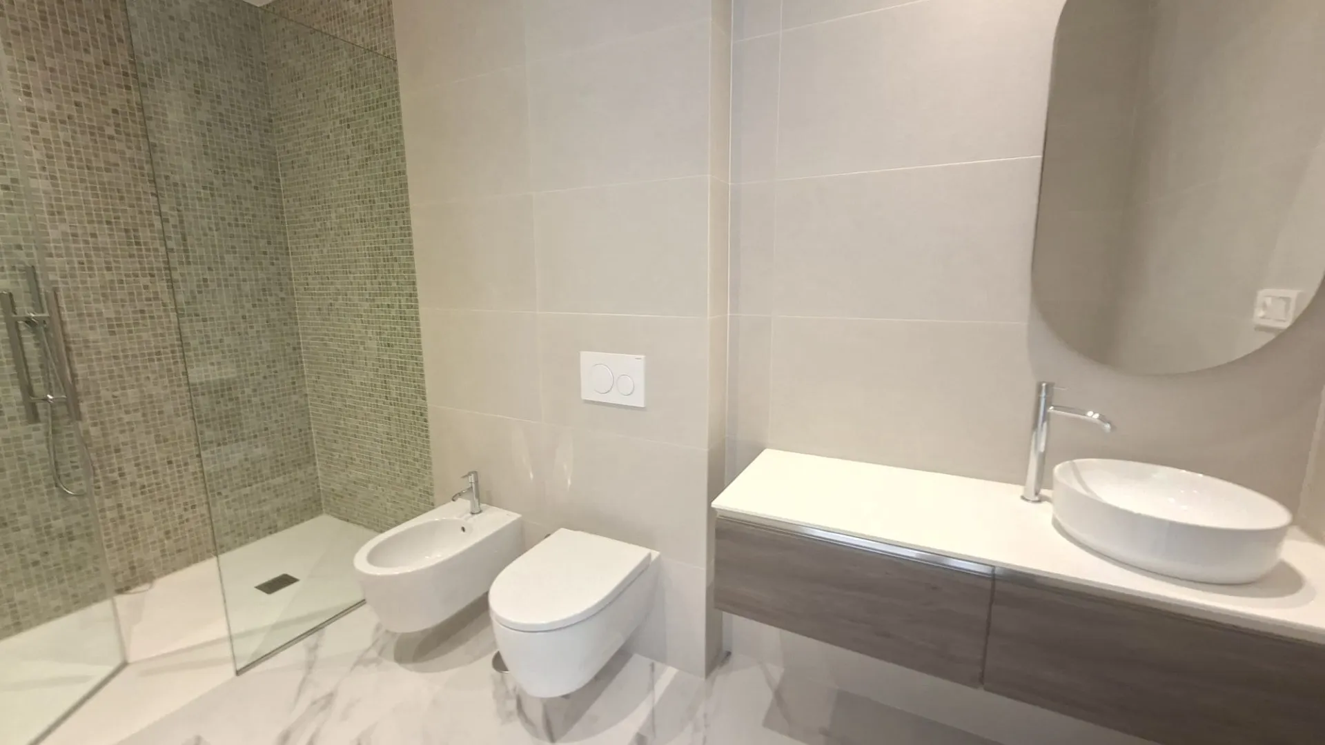 Buy villa with 6 bedrooms in Paraiso Alto