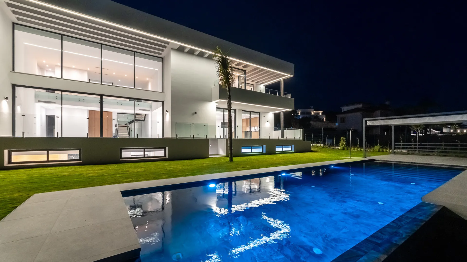 Buy villa with 6 bedrooms in Paraiso Alto