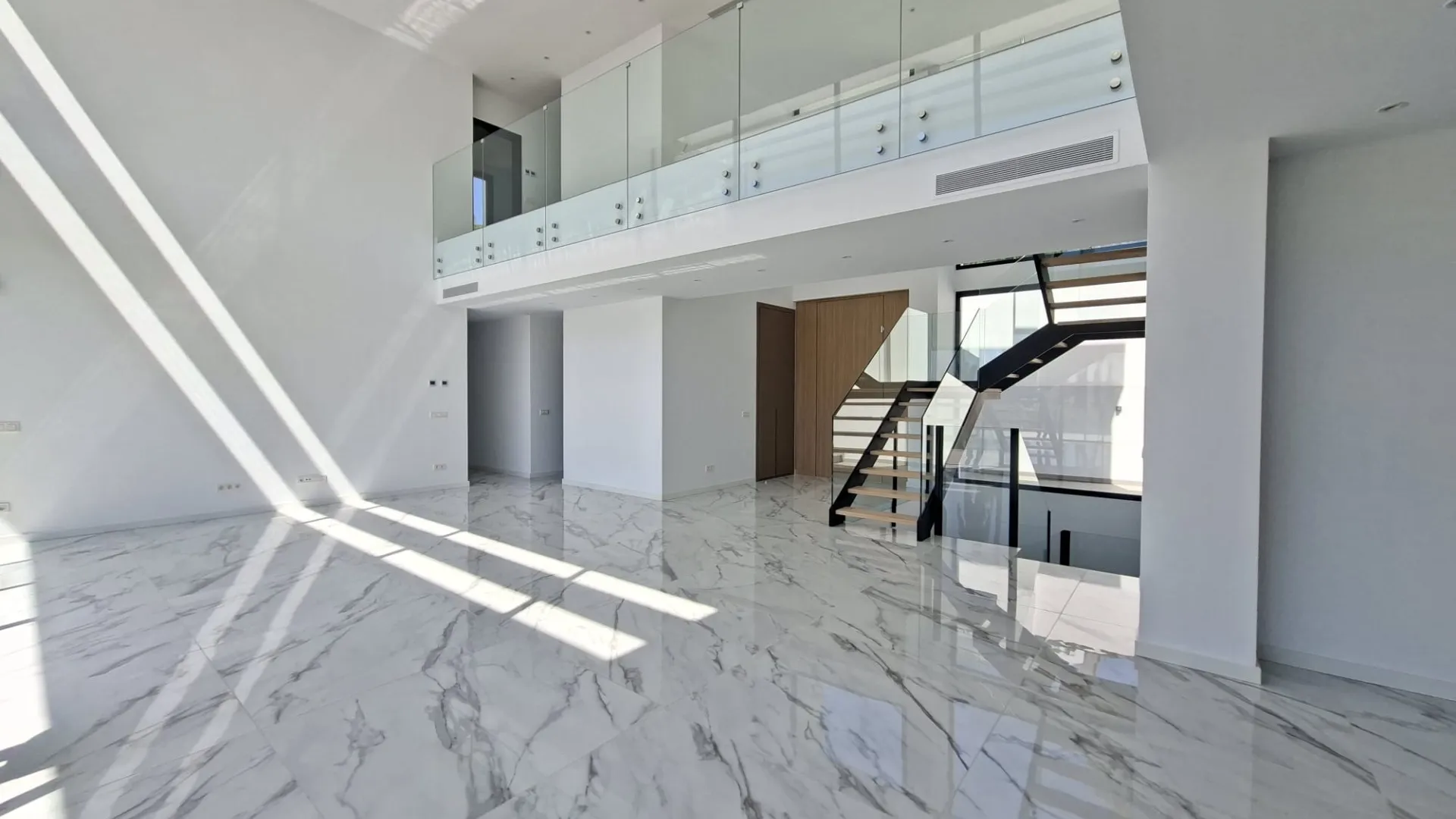 Buy villa with 6 bedrooms in Paraiso Alto