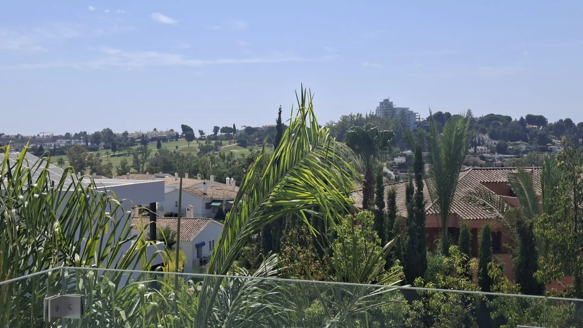 Buy villa with 6 bedrooms in Paraiso Alto