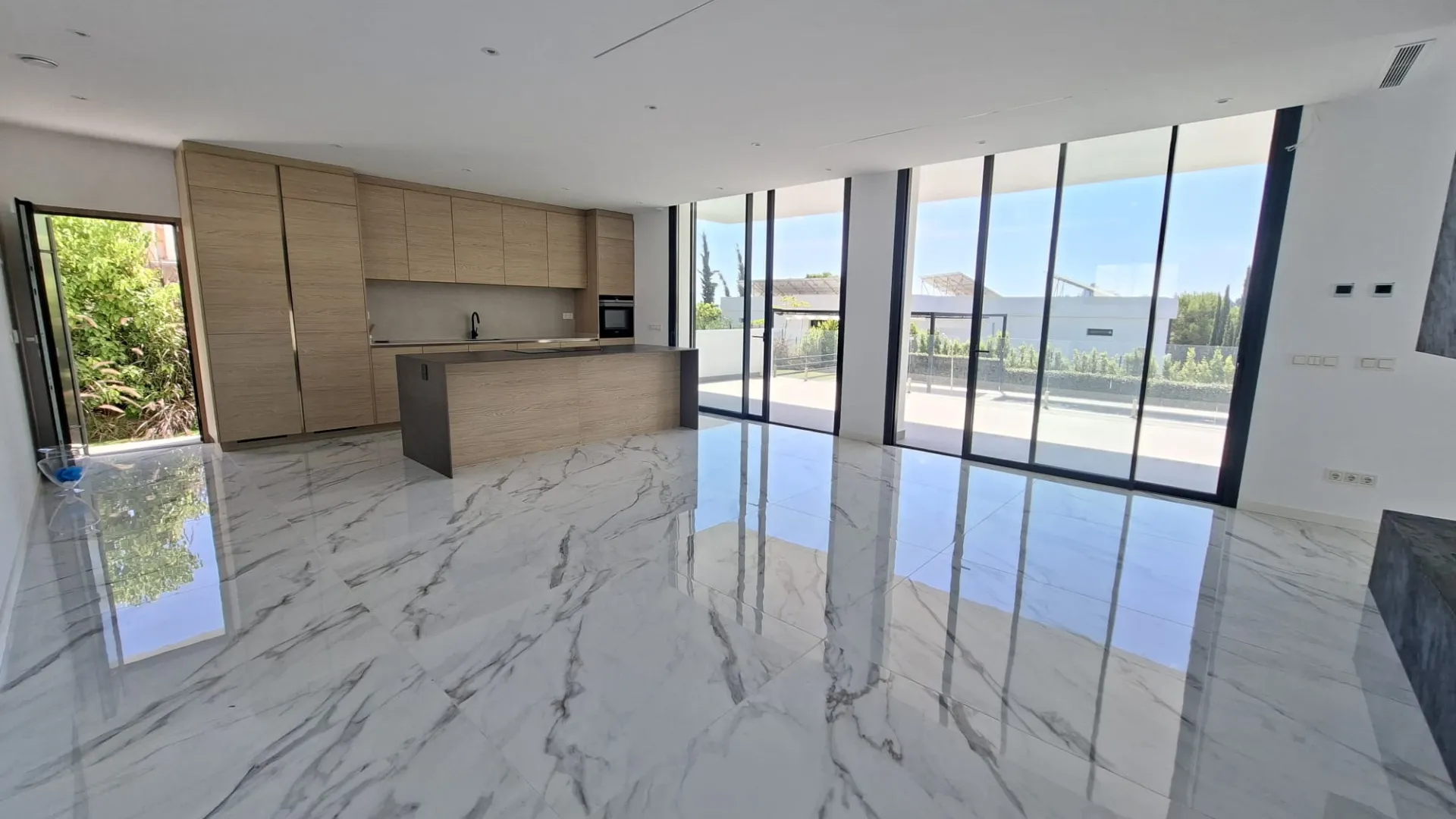 Buy villa with 6 bedrooms in Paraiso Alto