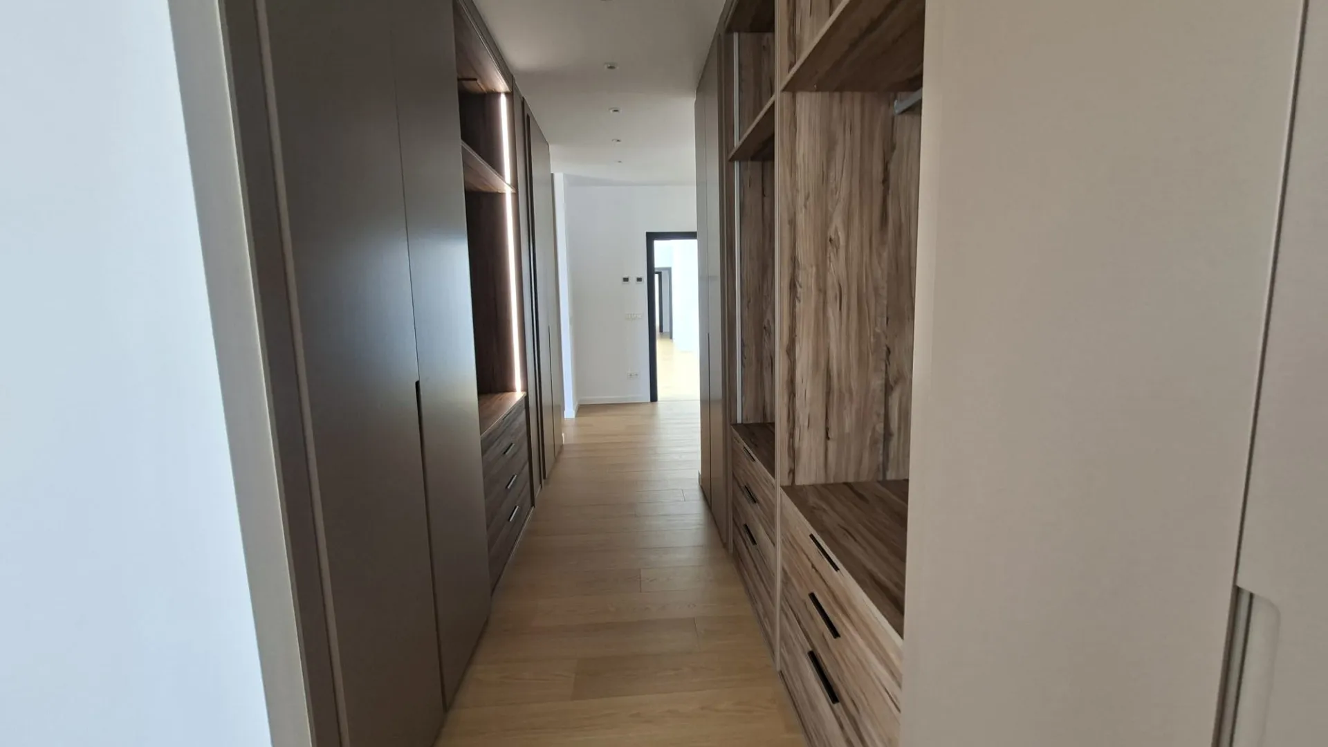 Buy villa with 6 bedrooms in Paraiso Alto