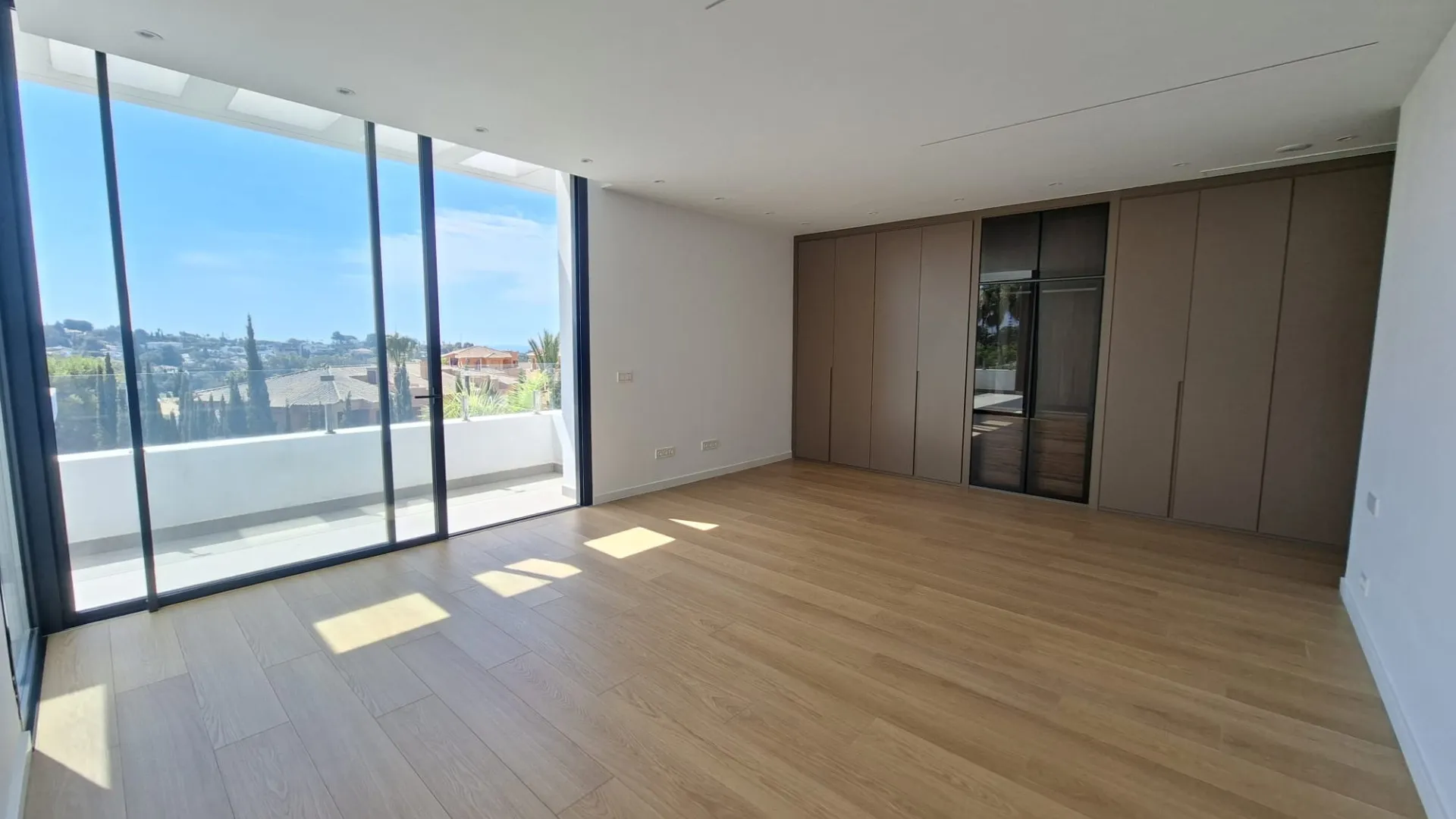 Buy villa with 6 bedrooms in Paraiso Alto