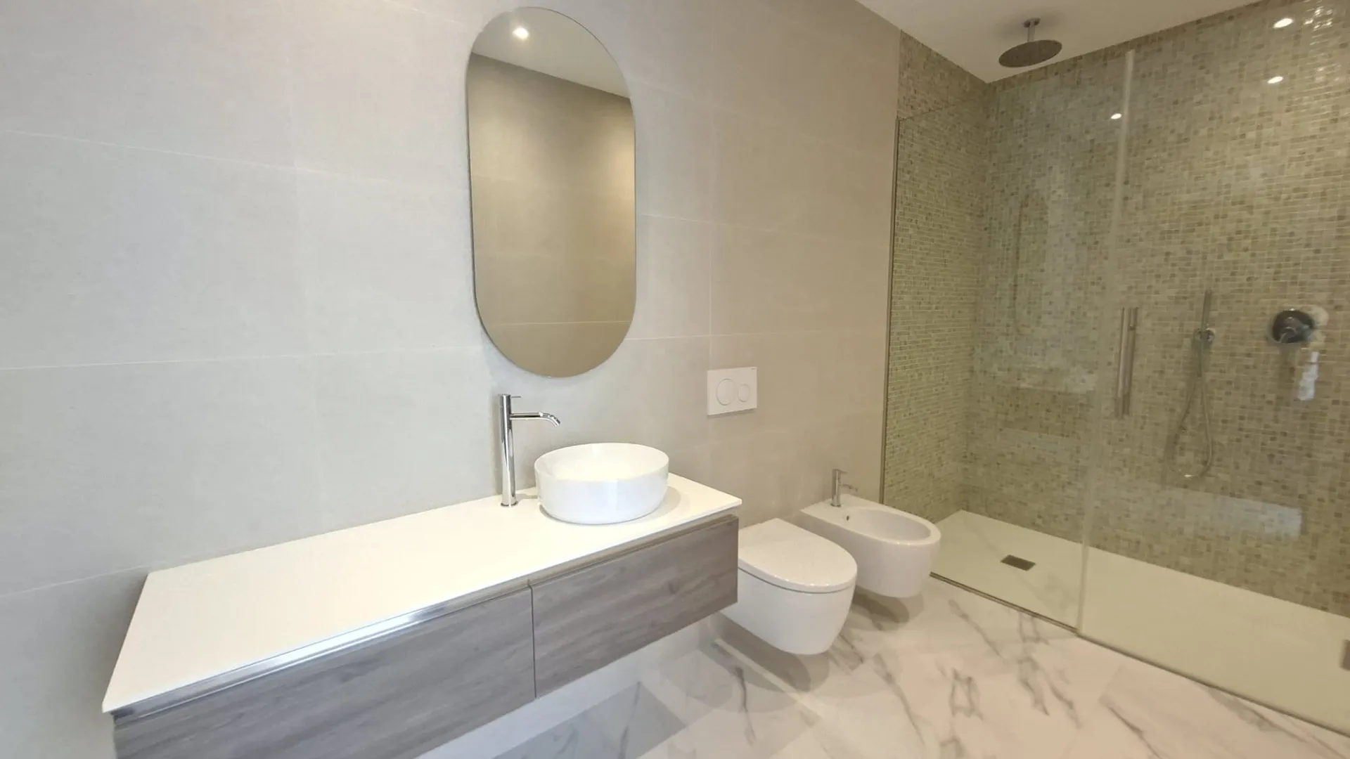 Buy villa with 6 bedrooms in Paraiso Alto