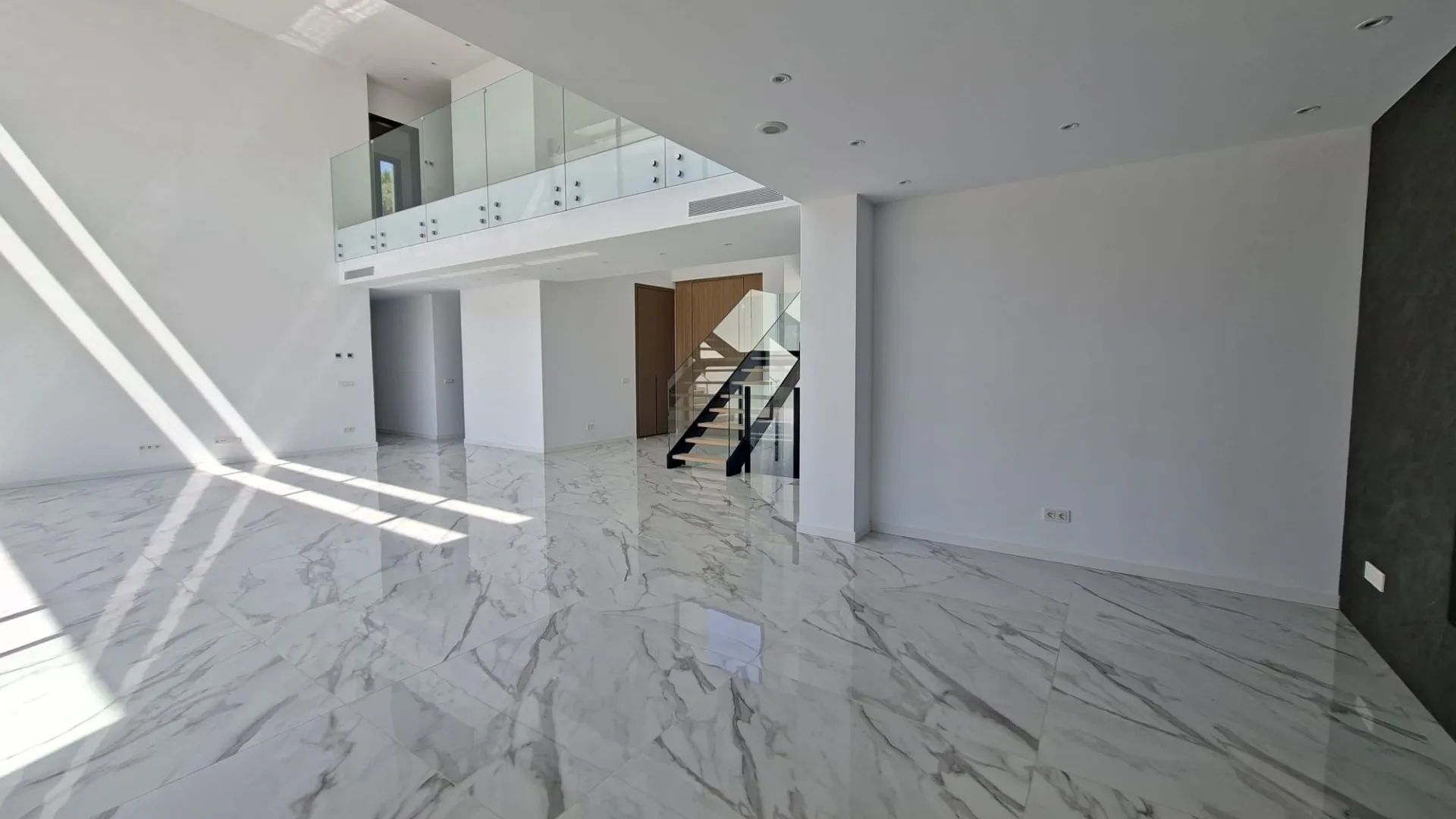 Buy villa with 6 bedrooms in Paraiso Alto