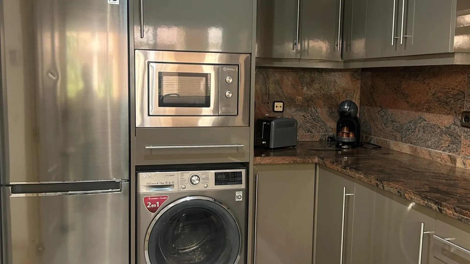 Apartamento a la venta en Magna Marbella de 2 dormitorios