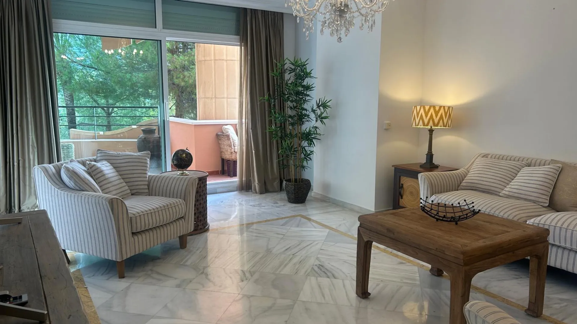 Apartamento a la venta en Magna Marbella de 2 dormitorios