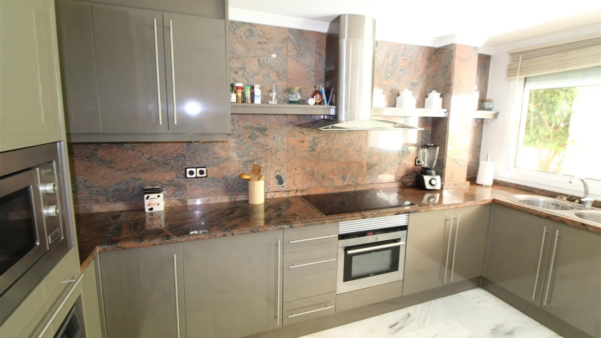Apartamento a la venta en Magna Marbella de 2 dormitorios