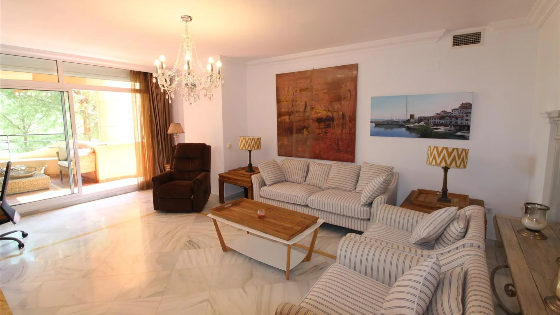 Apartamento a la venta en Magna Marbella de 2 dormitorios