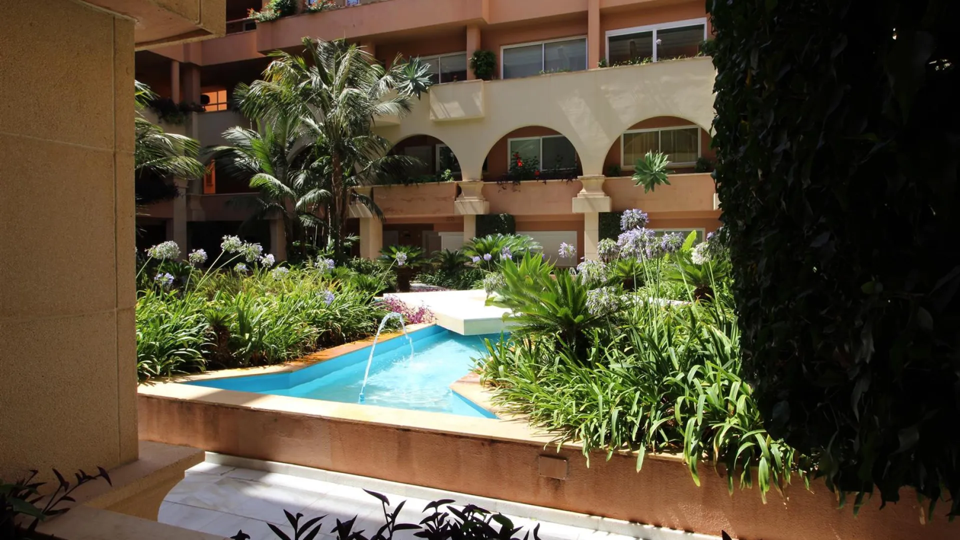 Apartamento a la venta en Magna Marbella de 2 dormitorios