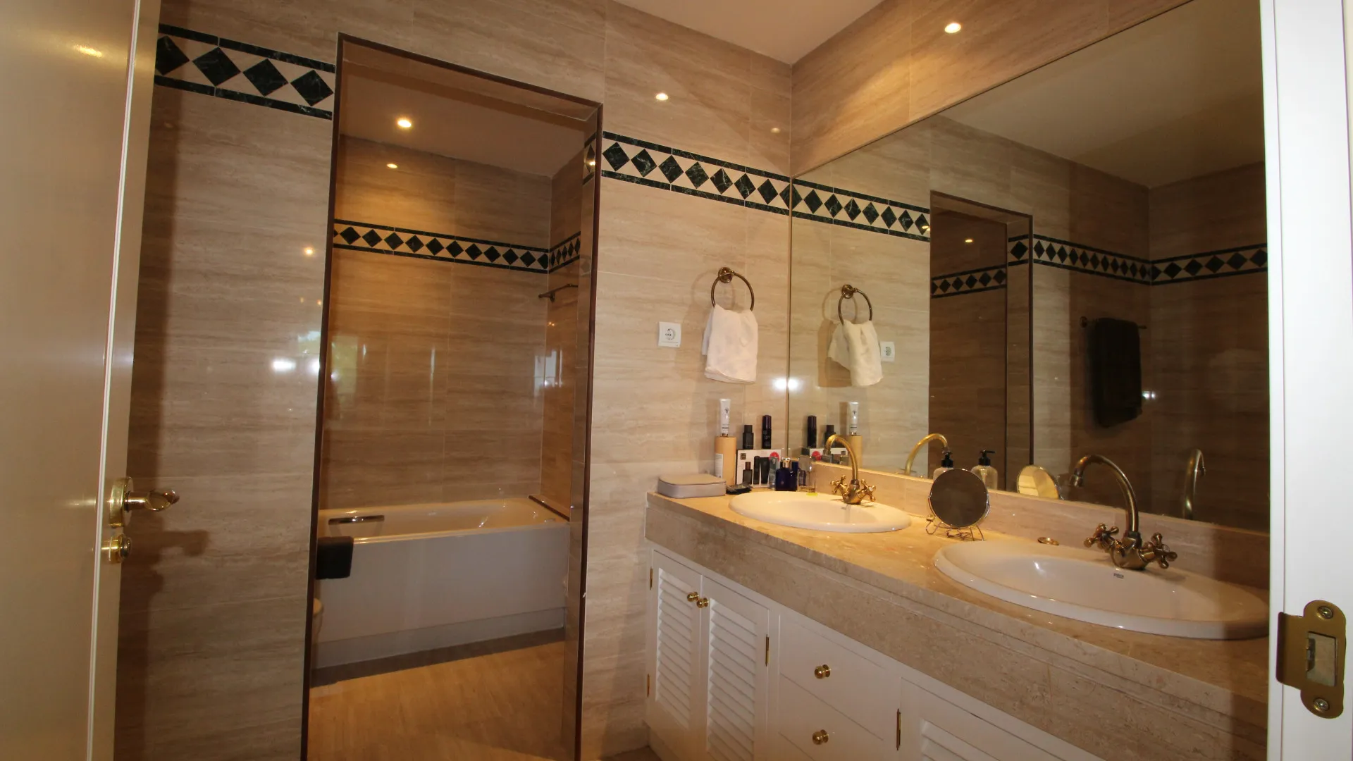 Apartamento planta baja en venta en La Corniche